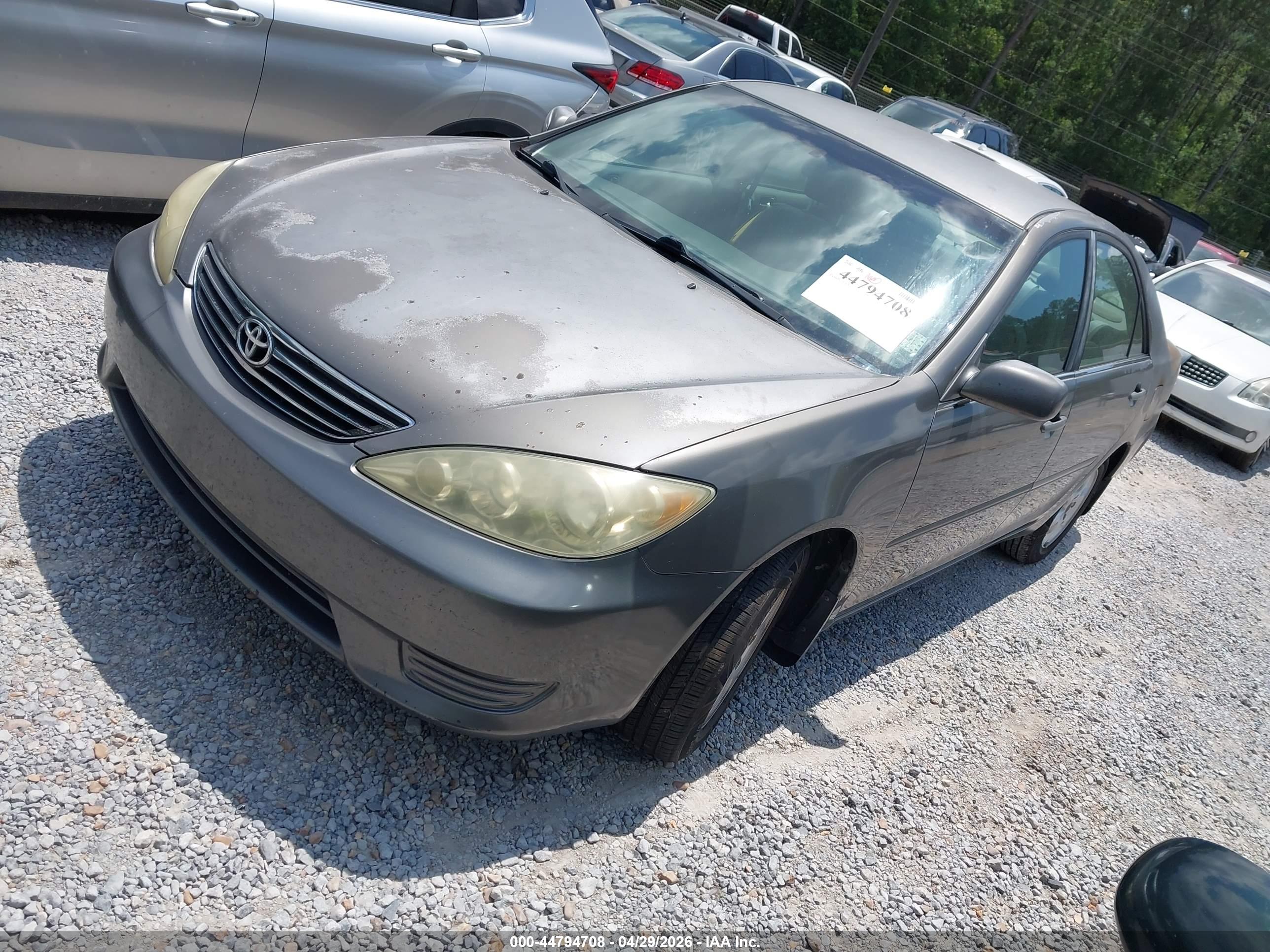 TOYOTA CAMRY image 2