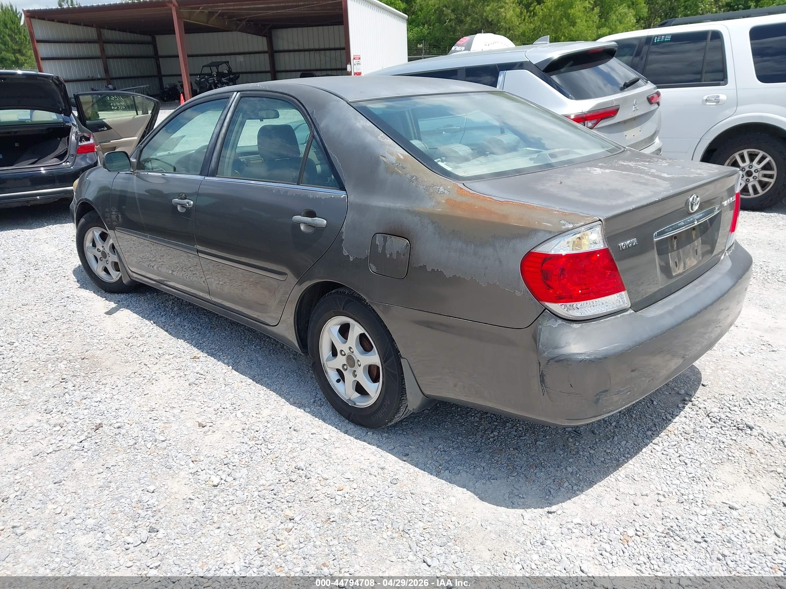 TOYOTA CAMRY image 3