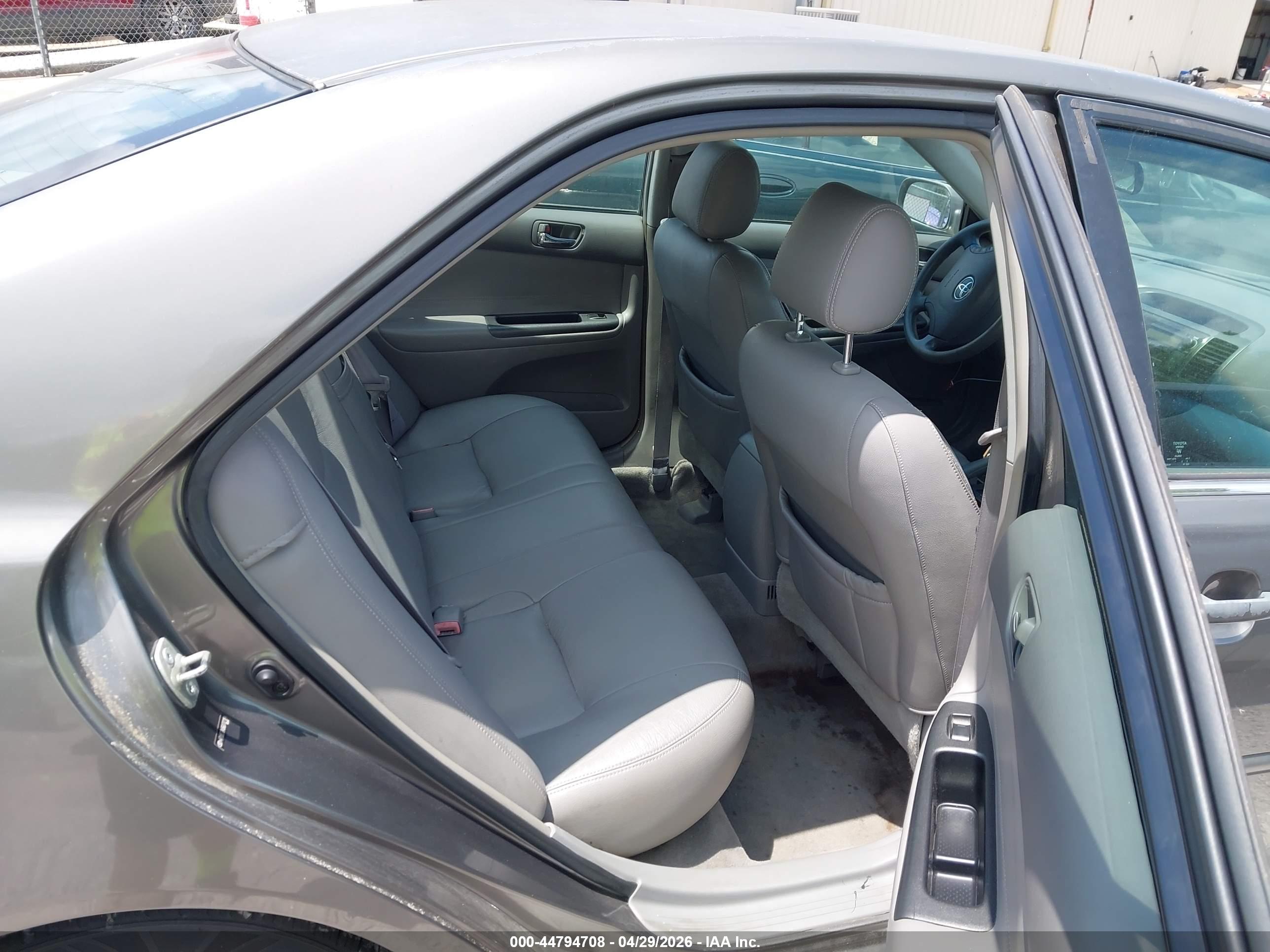 TOYOTA CAMRY image 8