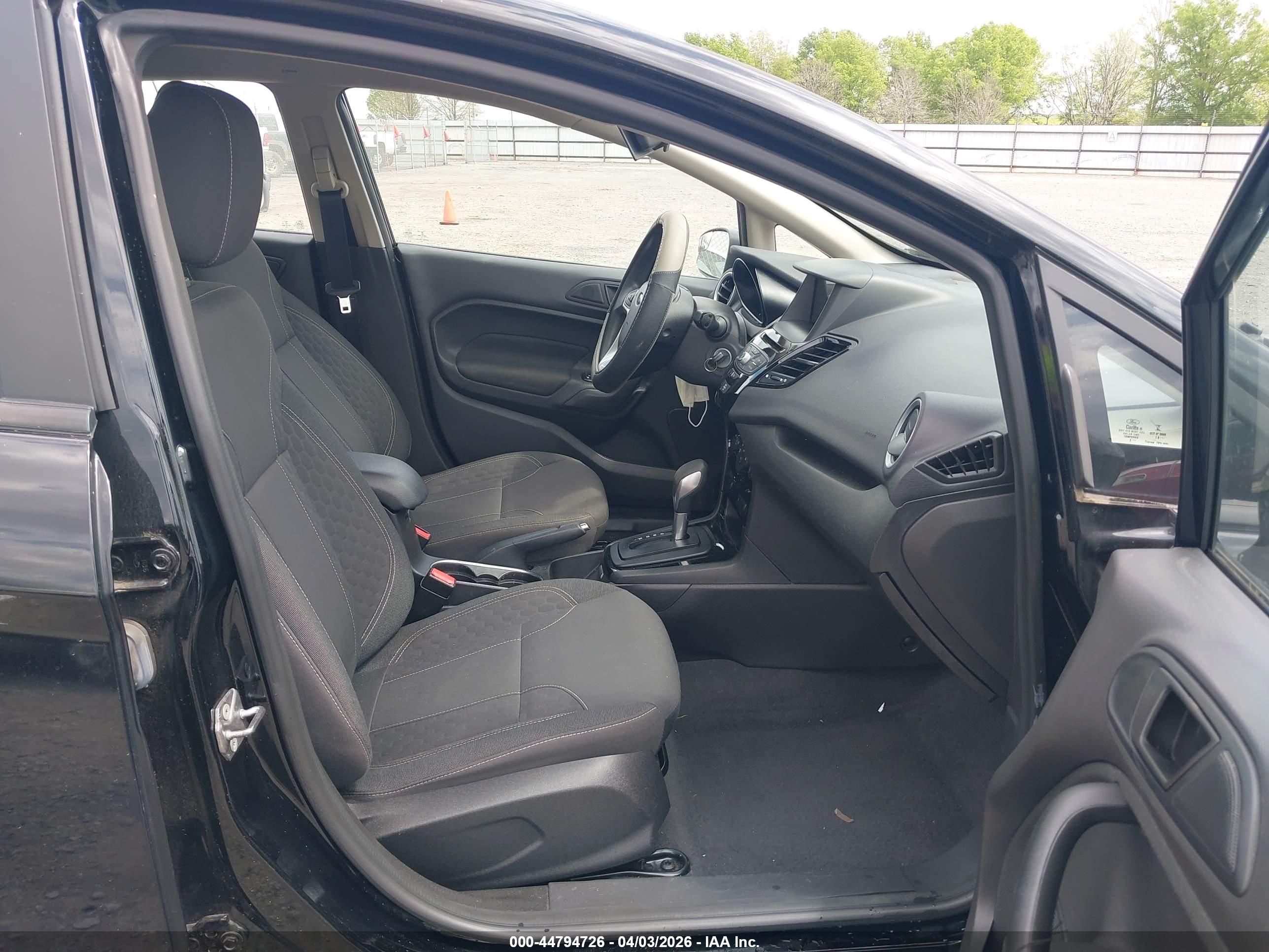 FORD FIESTA image 5