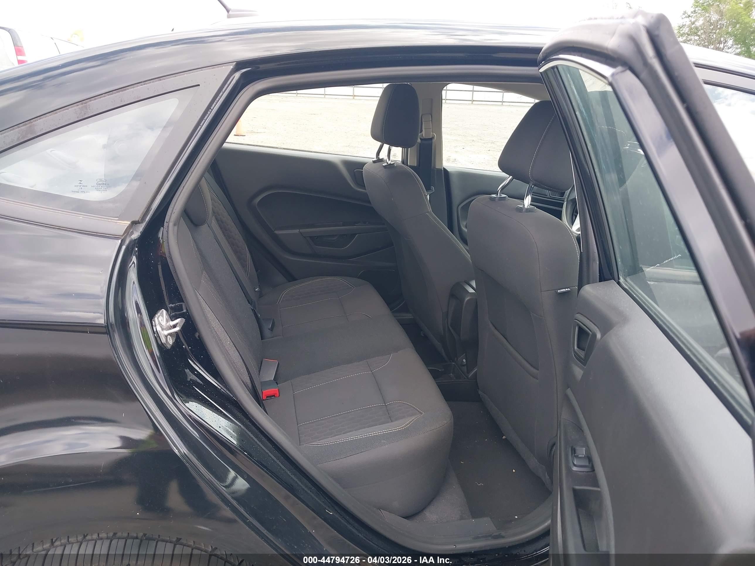FORD FIESTA image 8