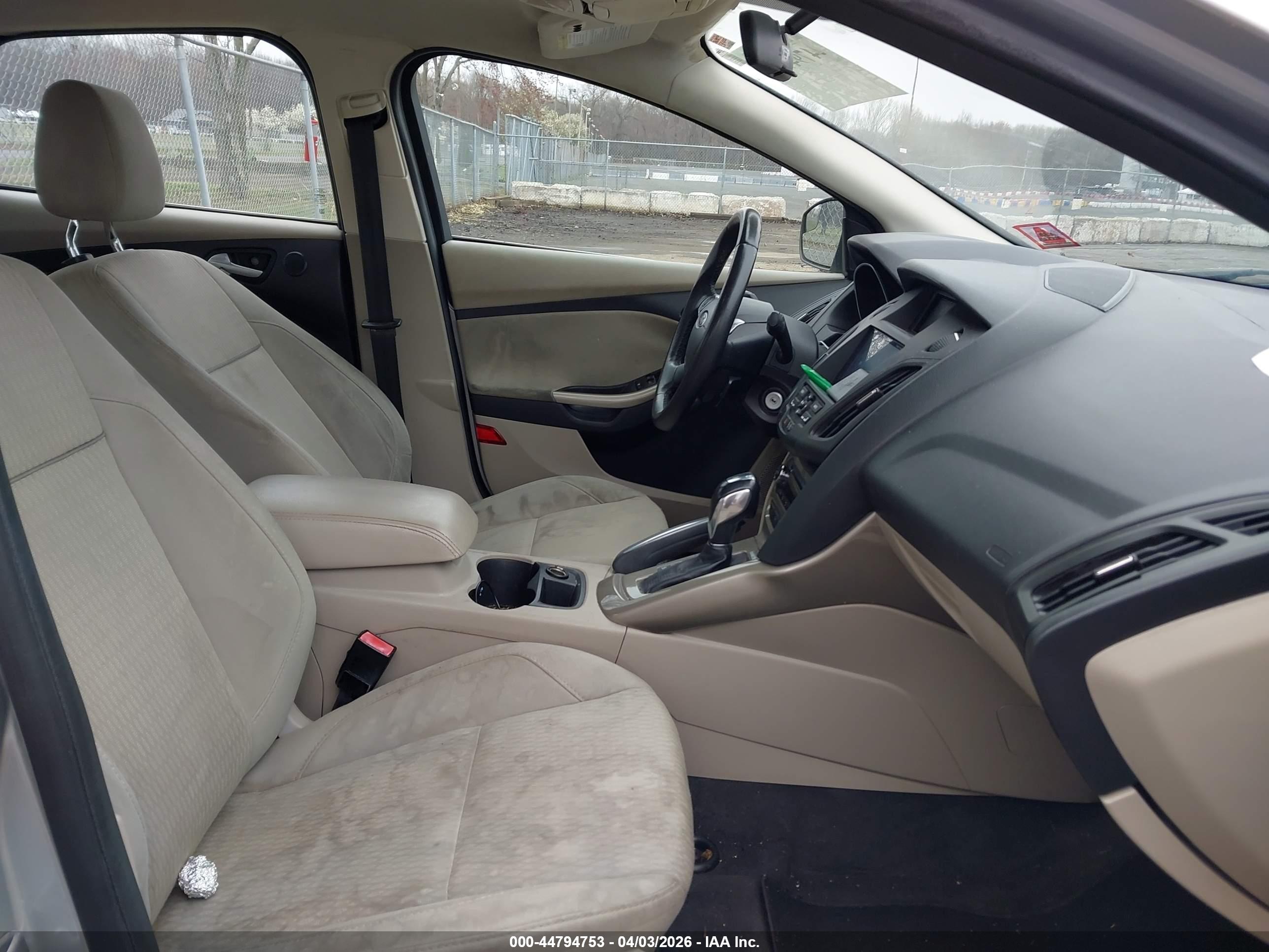 FORD FOCUS image 5