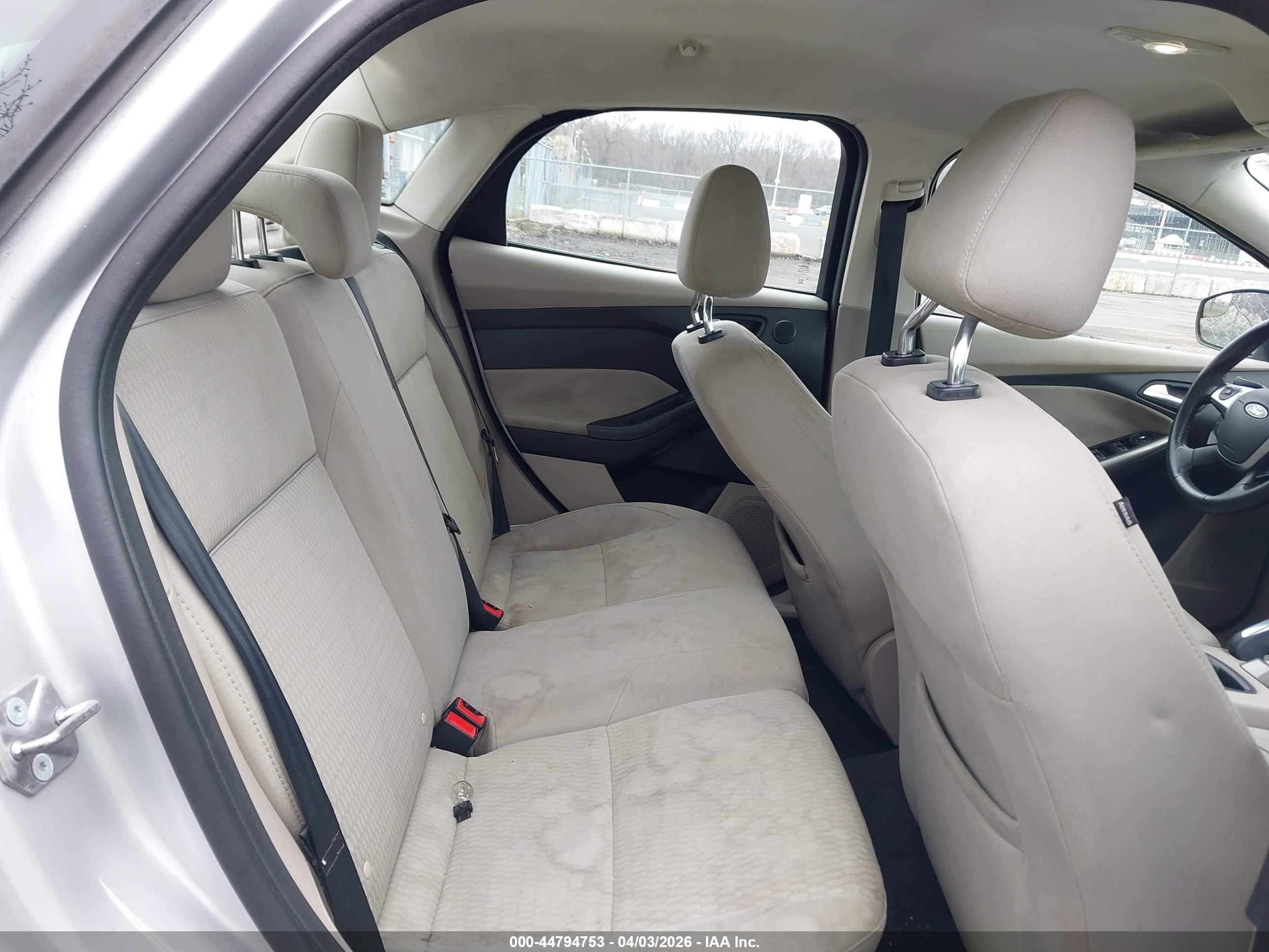 FORD FOCUS image 8