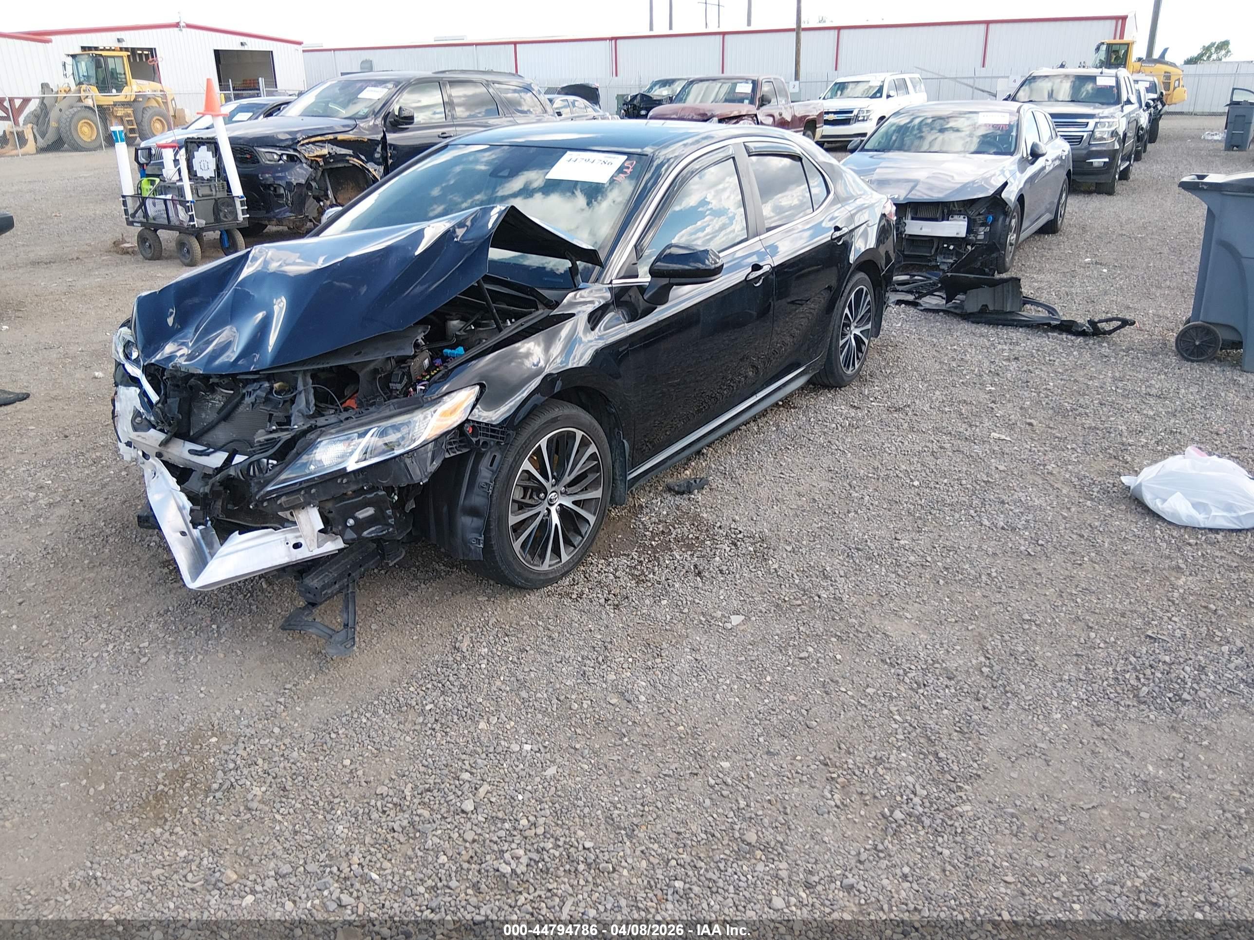 TOYOTA CAMRY image 2