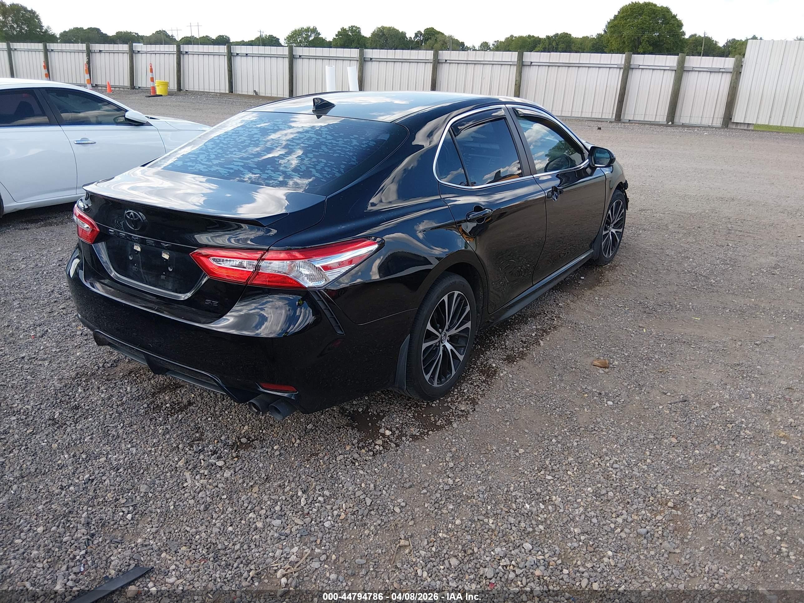TOYOTA CAMRY image 4