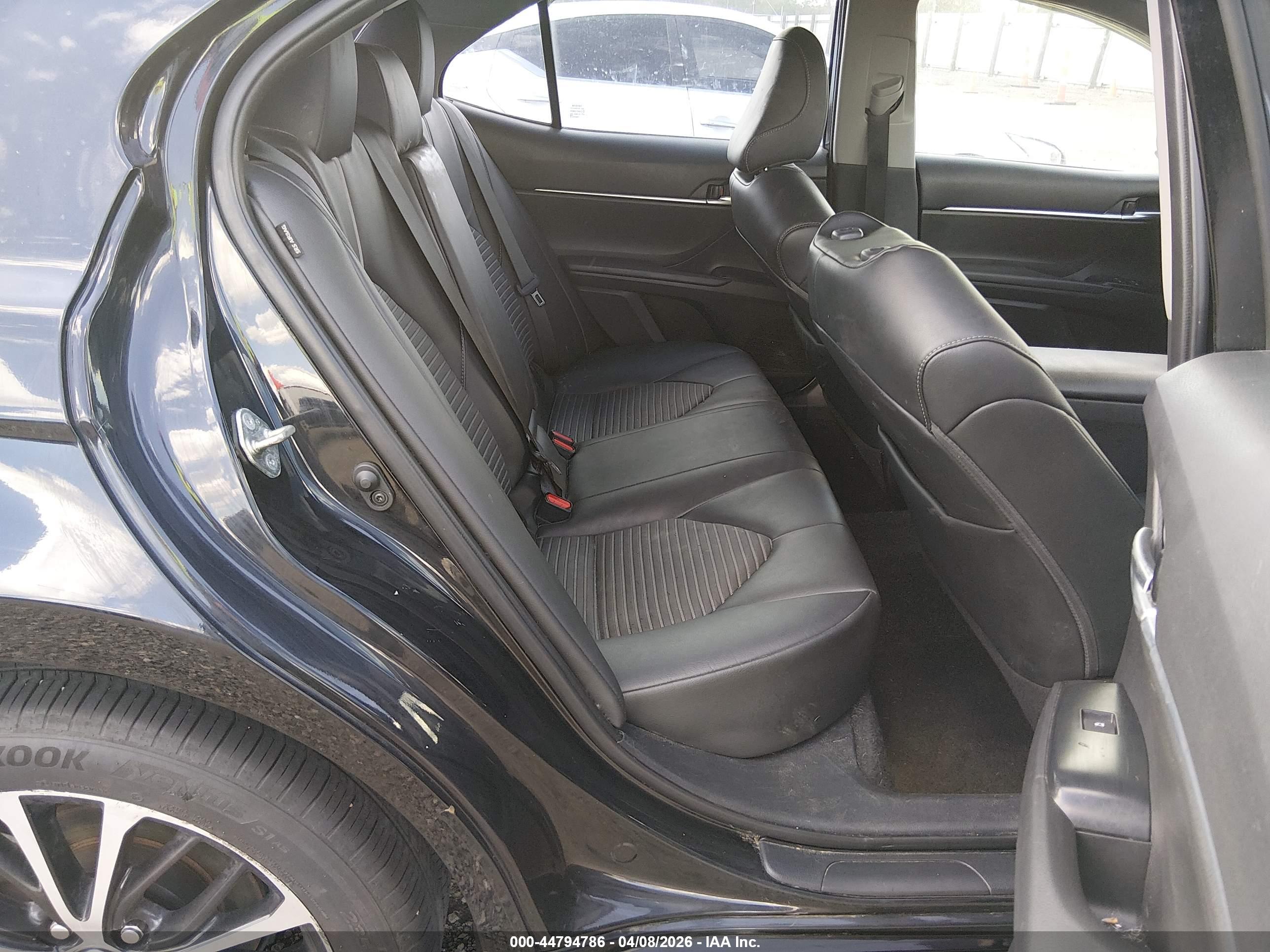 TOYOTA CAMRY image 8