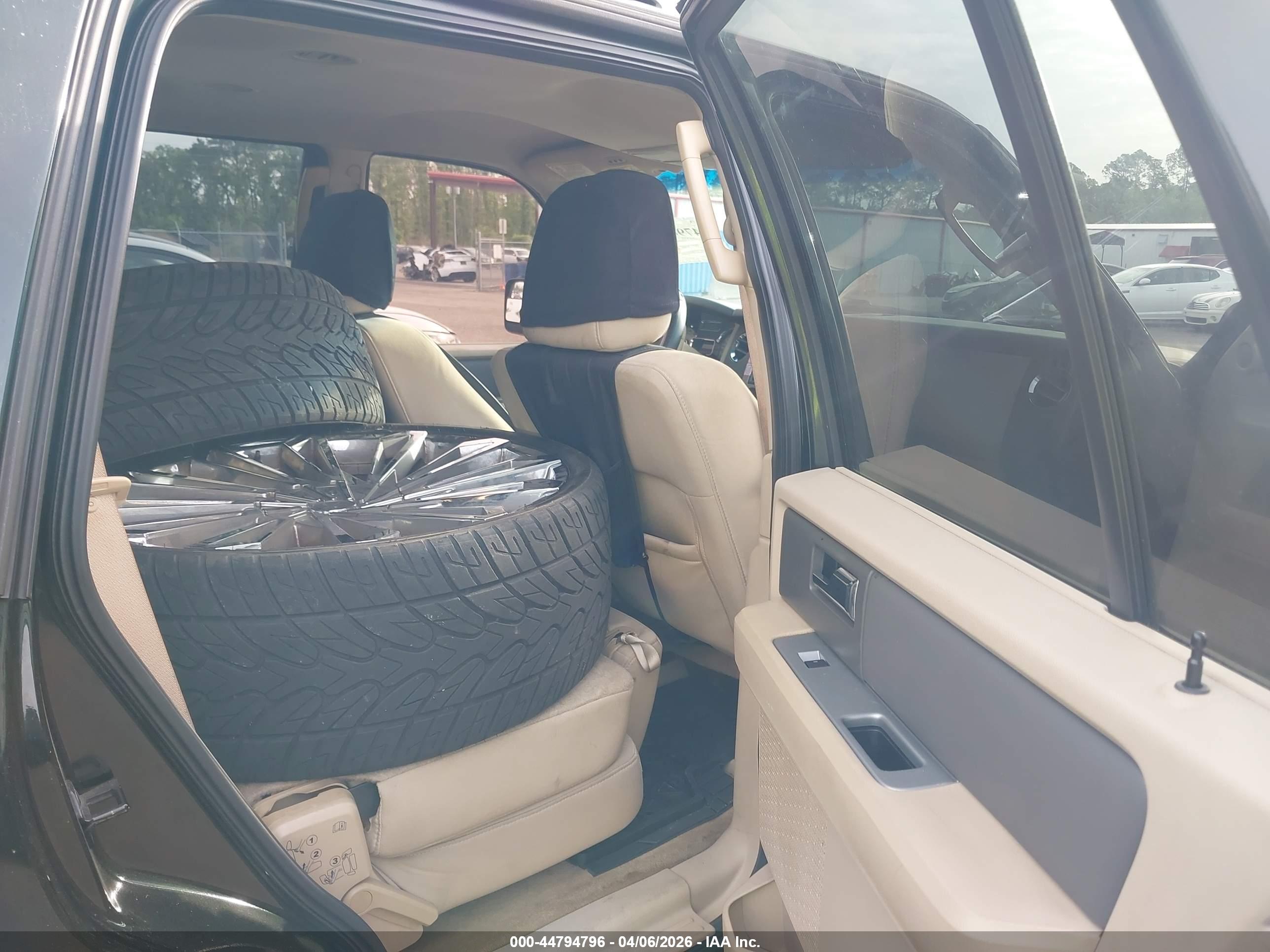 FORD EXPEDITION image 8