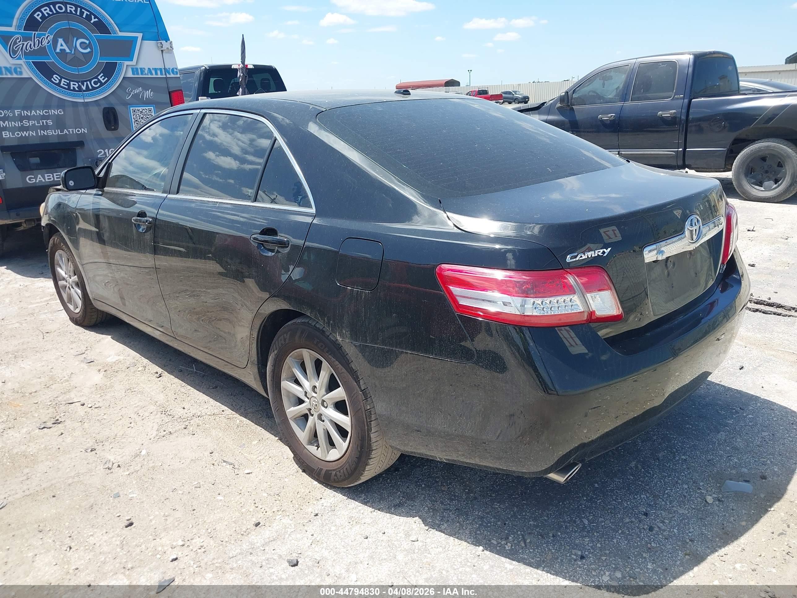 TOYOTA CAMRY image 3