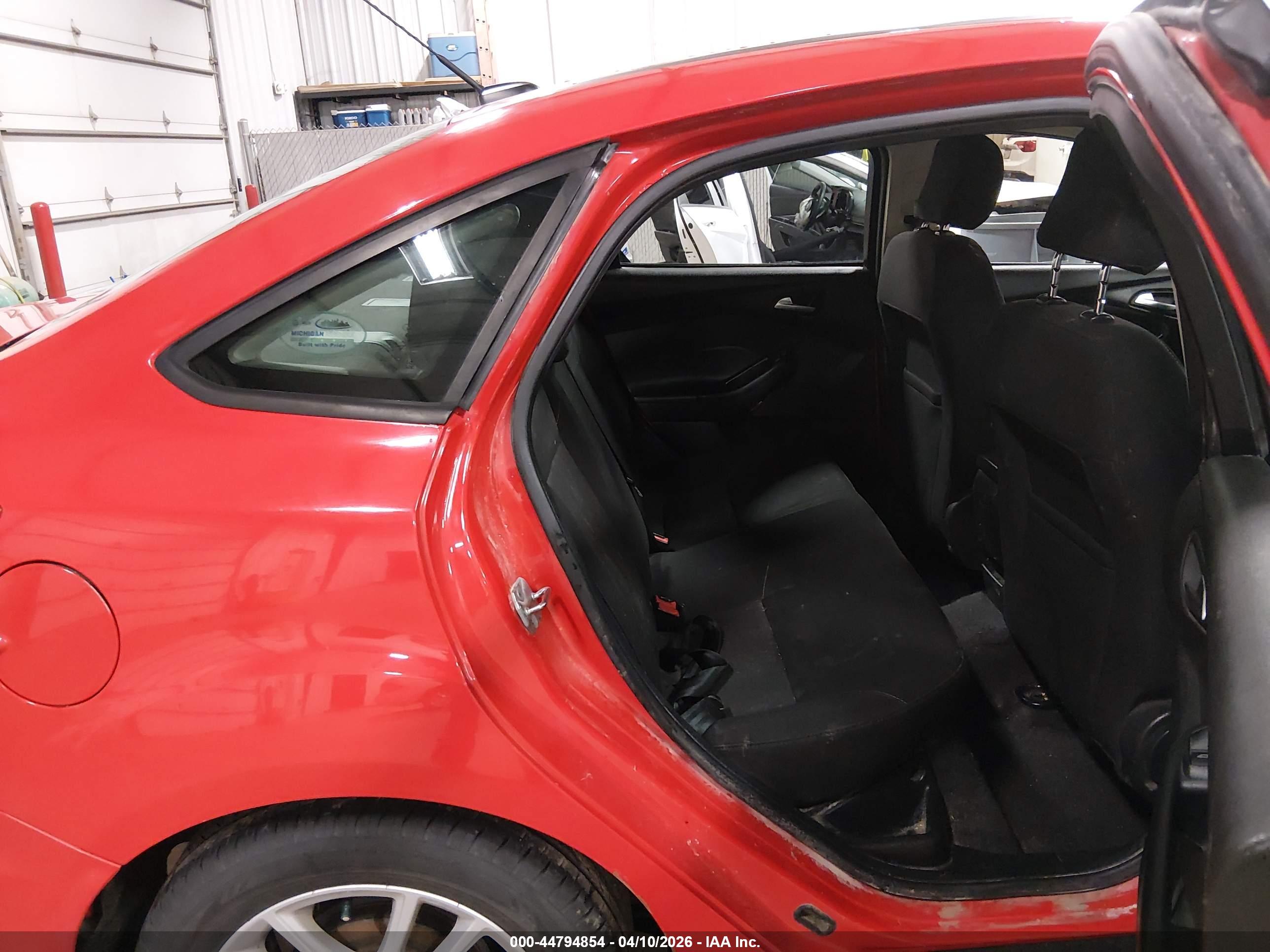 FORD FOCUS image 8