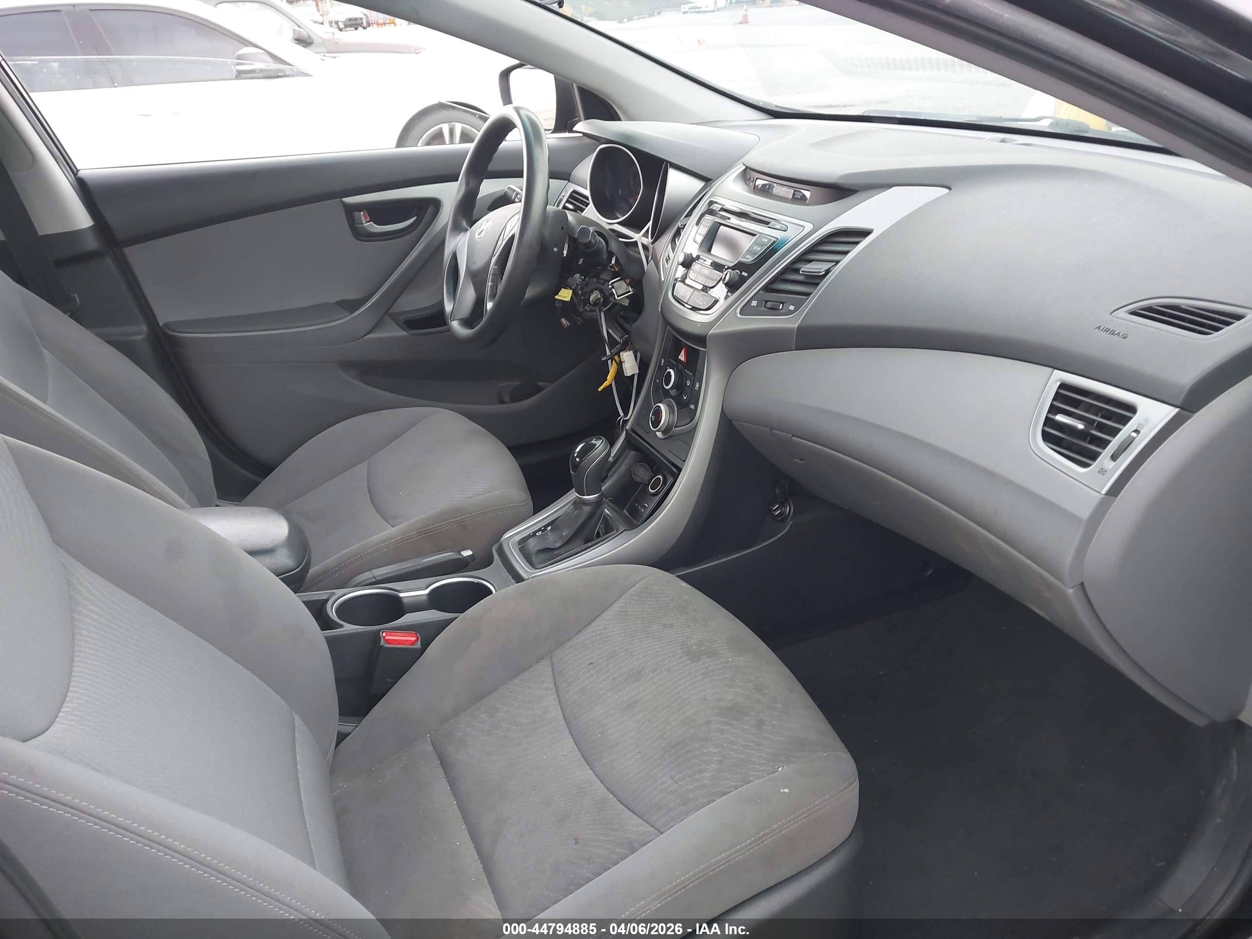 HYUNDAI ELANTRA image 5