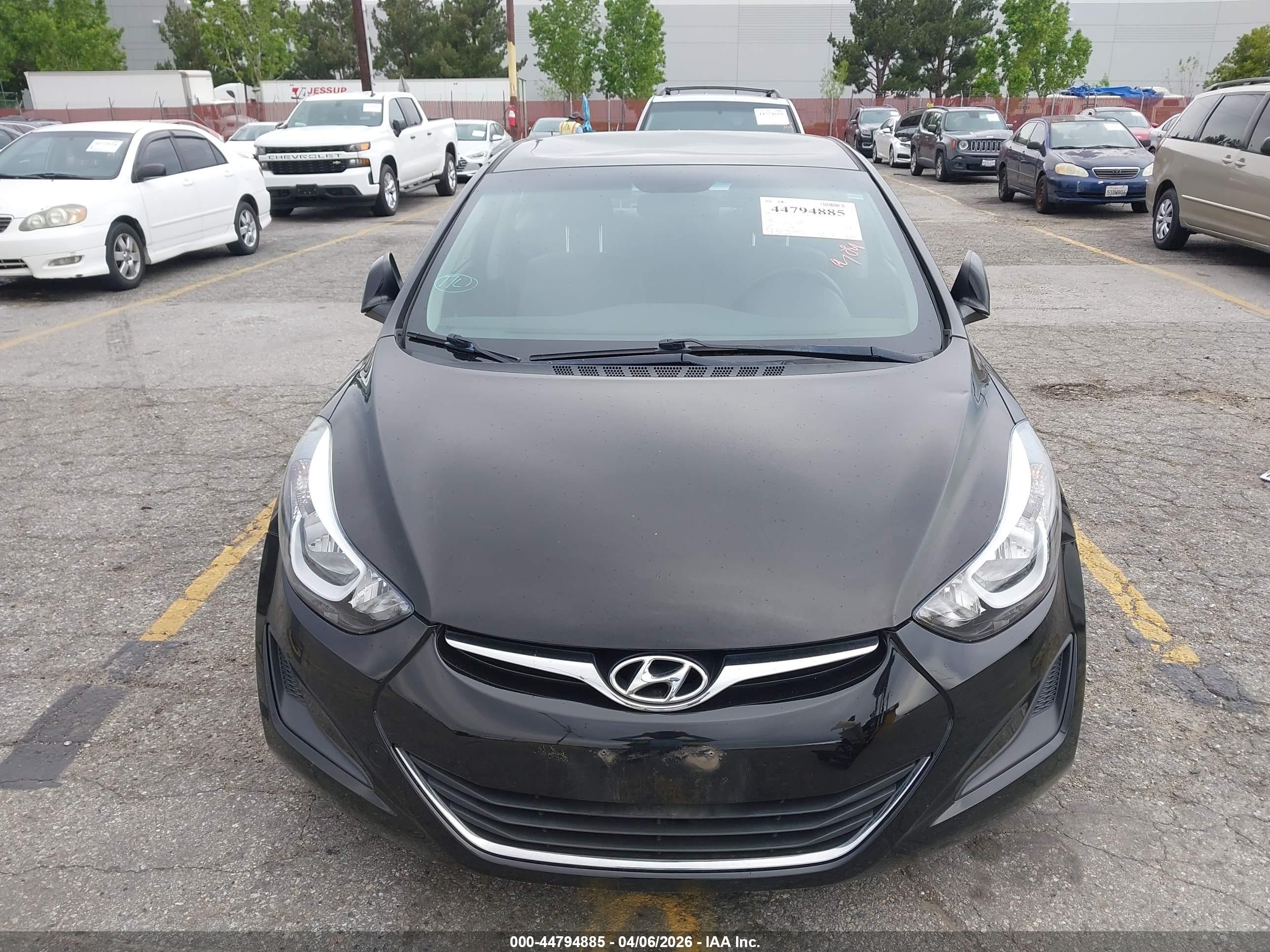 HYUNDAI ELANTRA image 6