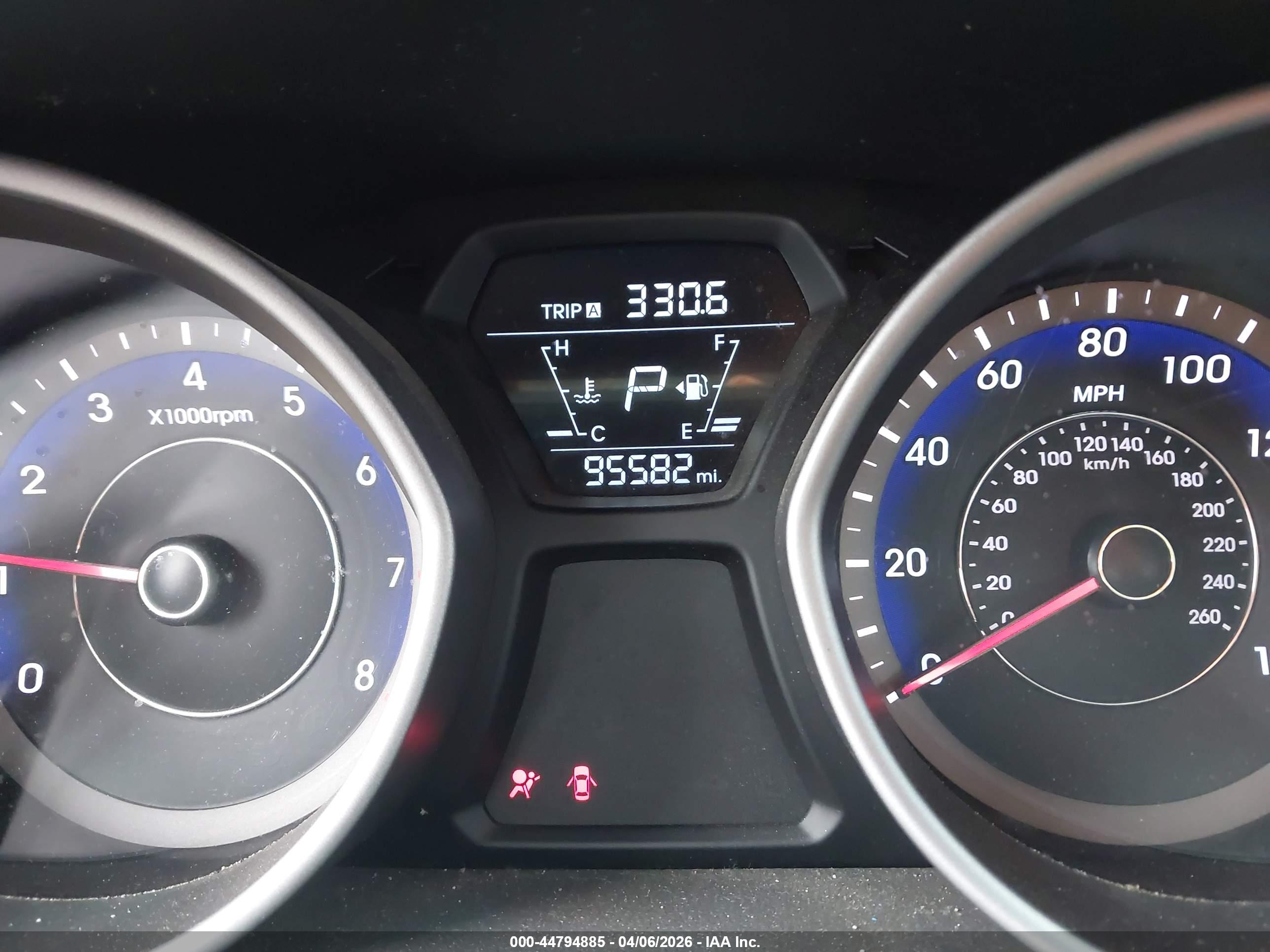 HYUNDAI ELANTRA image 7