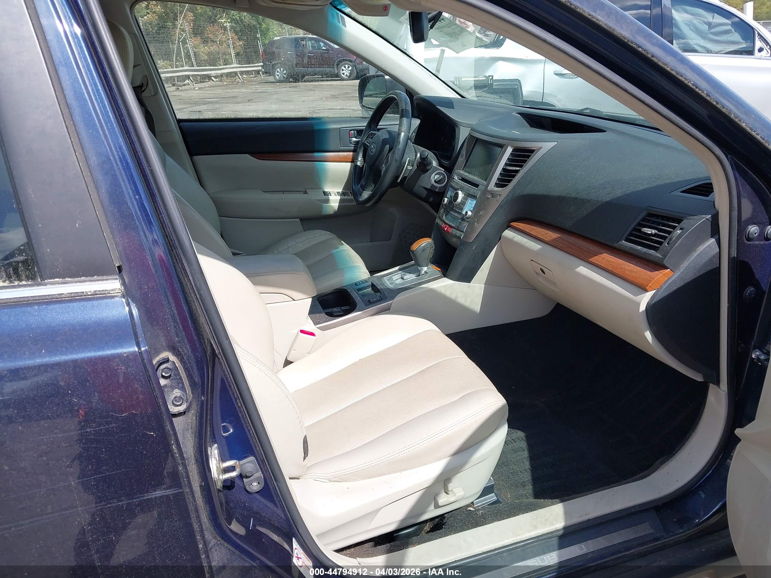 SUBARU OUTBACK image 5