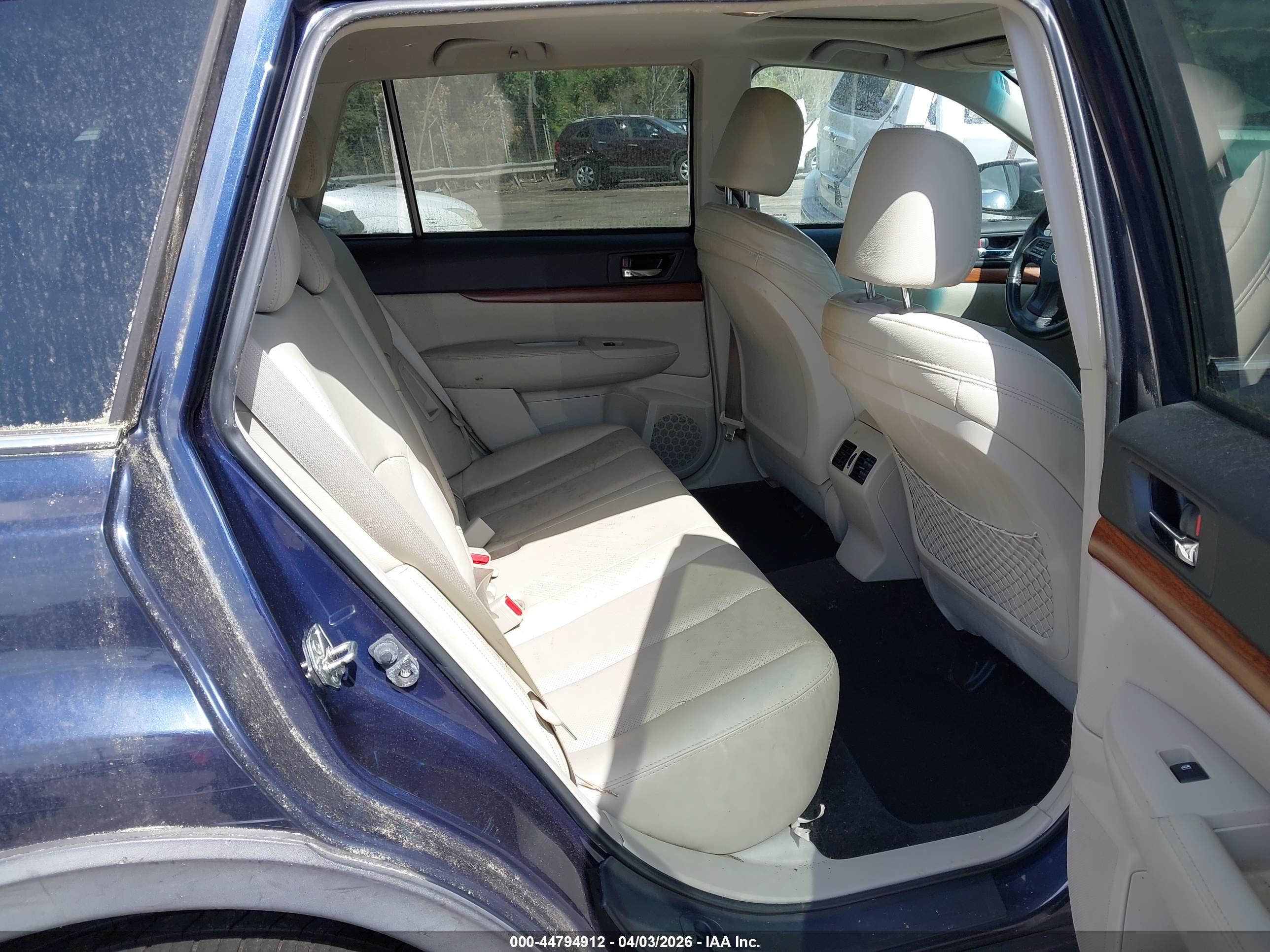 SUBARU OUTBACK image 8