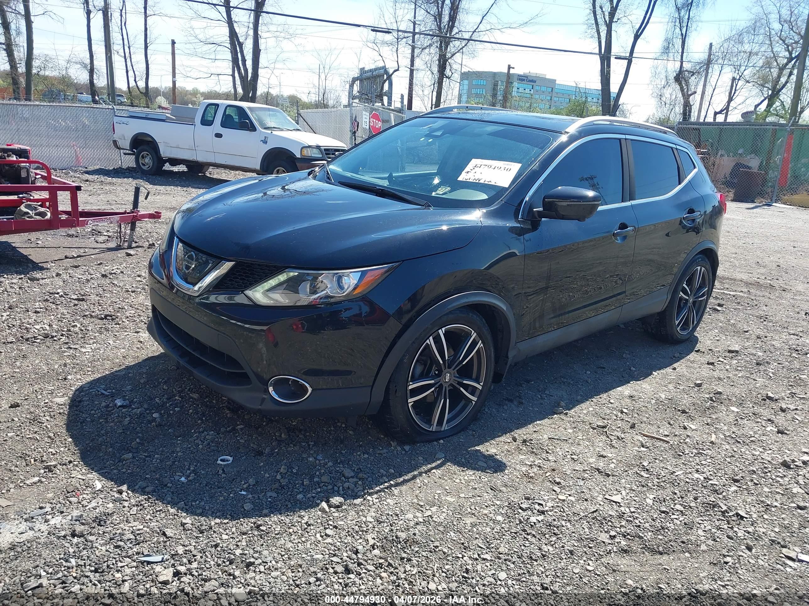 NISSAN ROGUE image 2