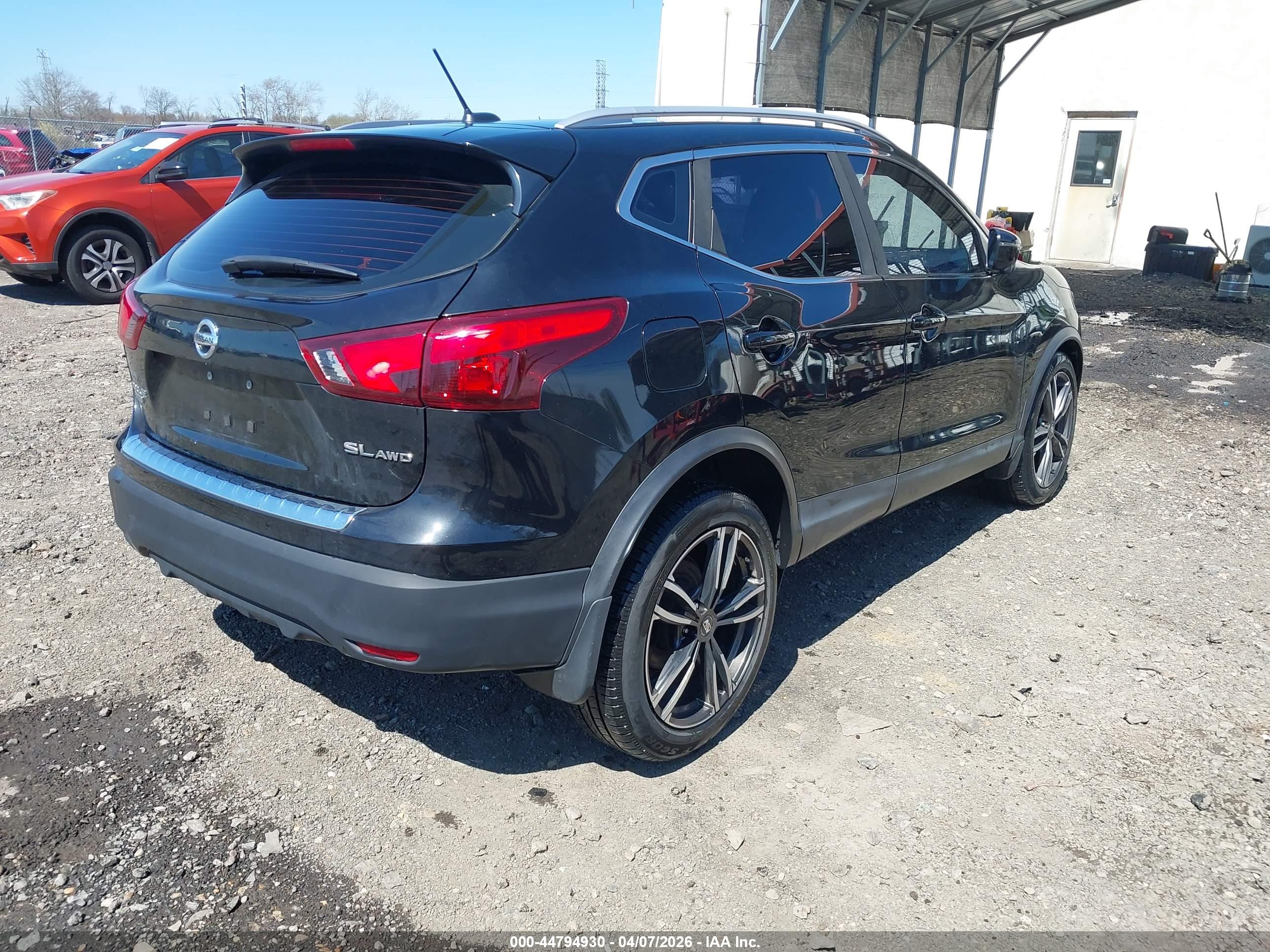 NISSAN ROGUE image 4