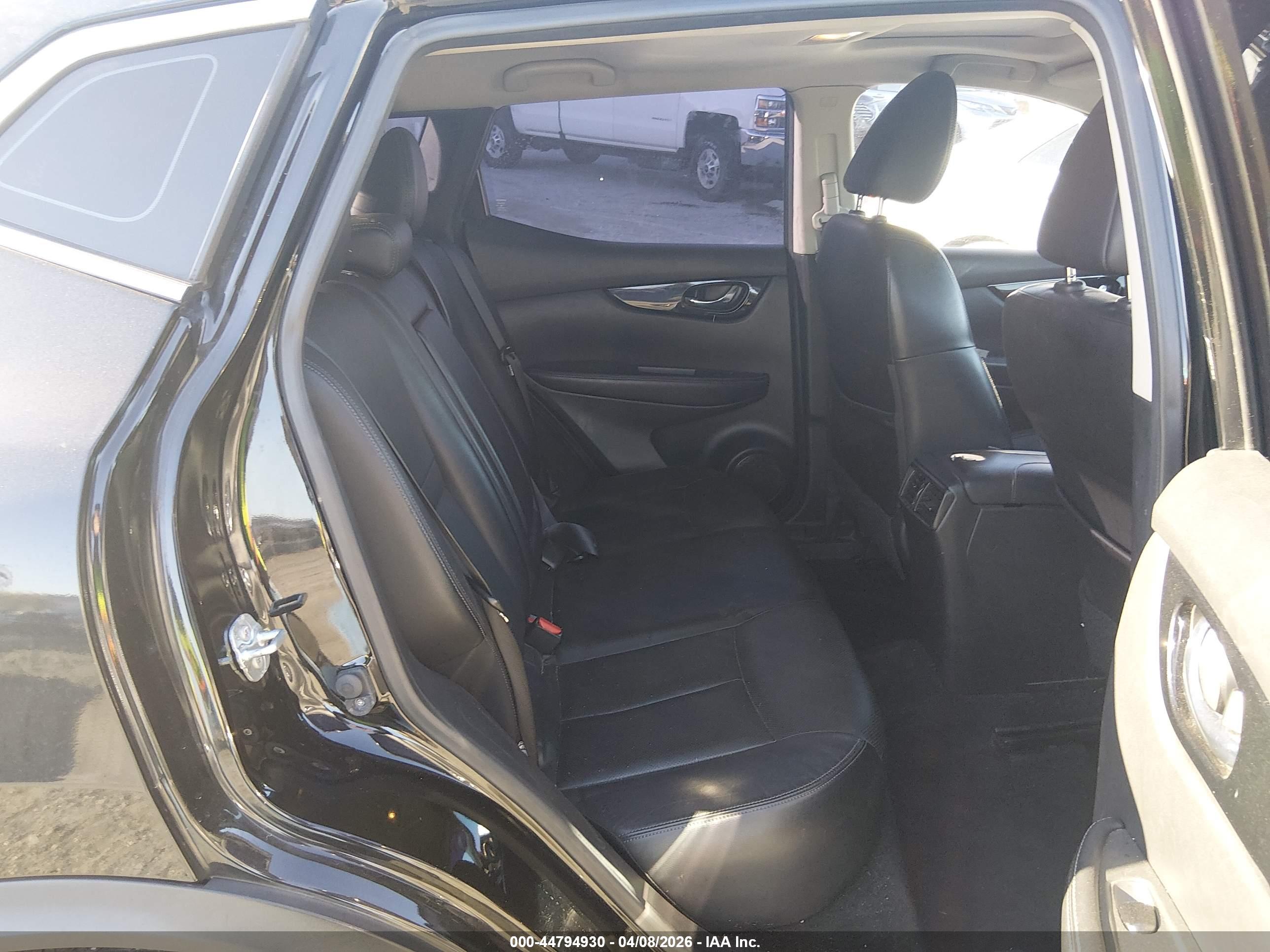 NISSAN ROGUE image 8