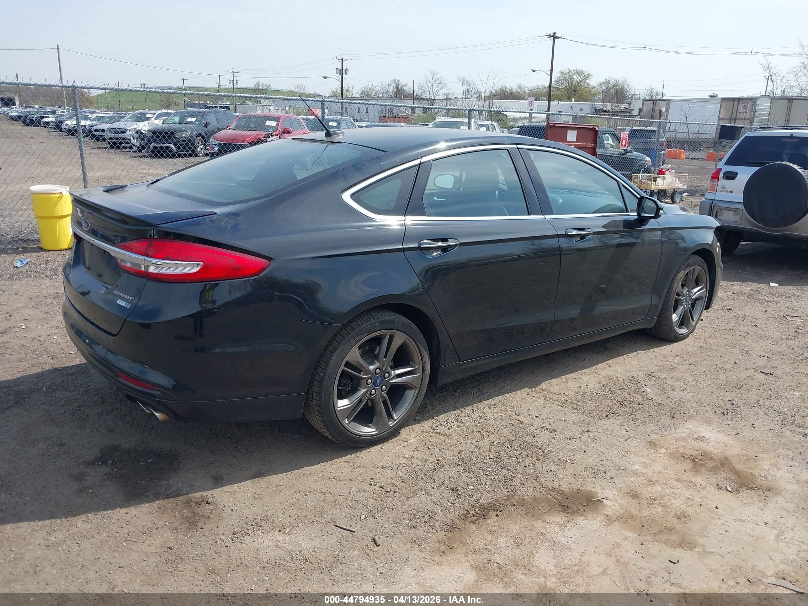 FORD FUSION image 4