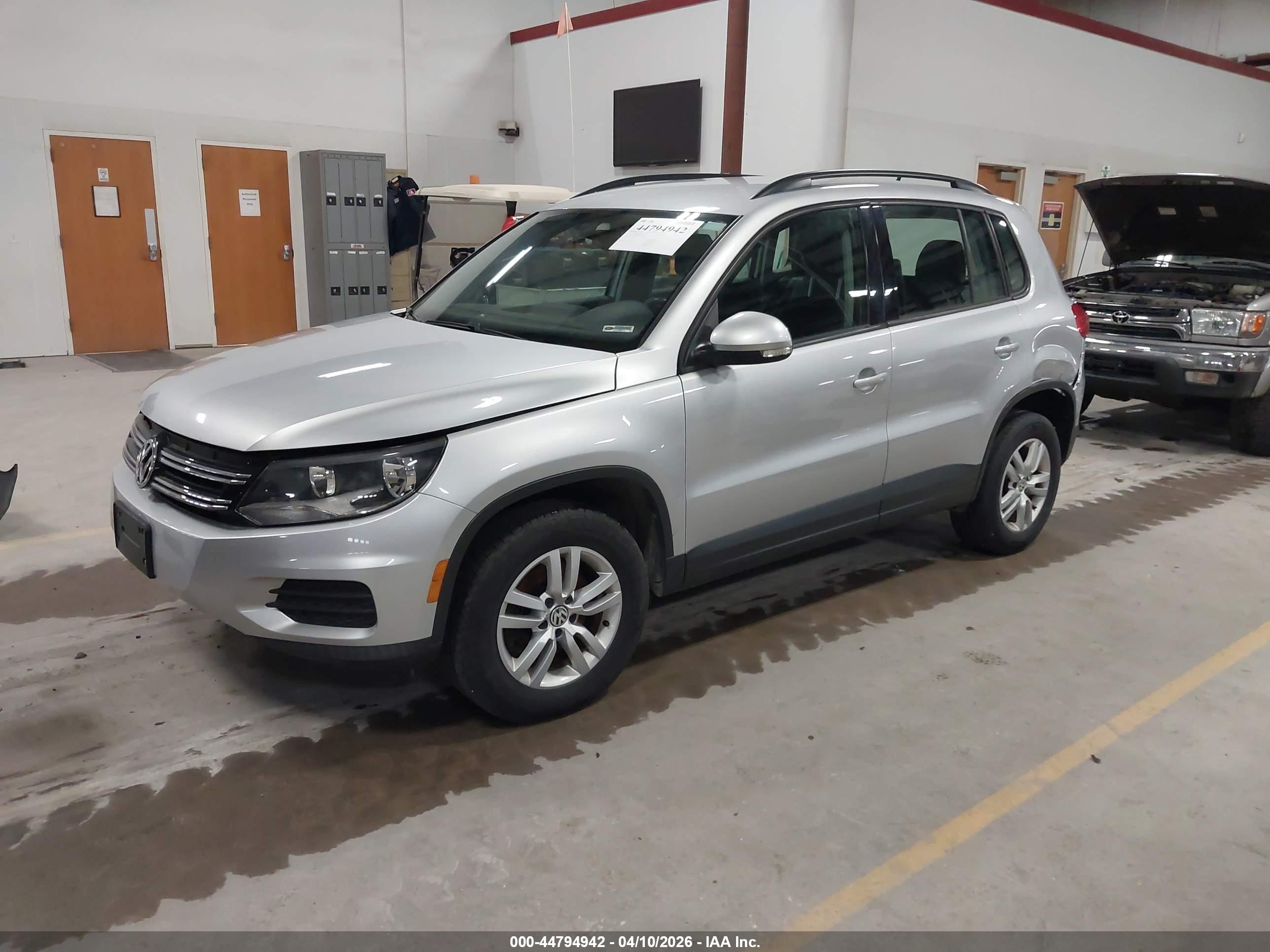 VOLKSWAGEN TIGUAN image 2