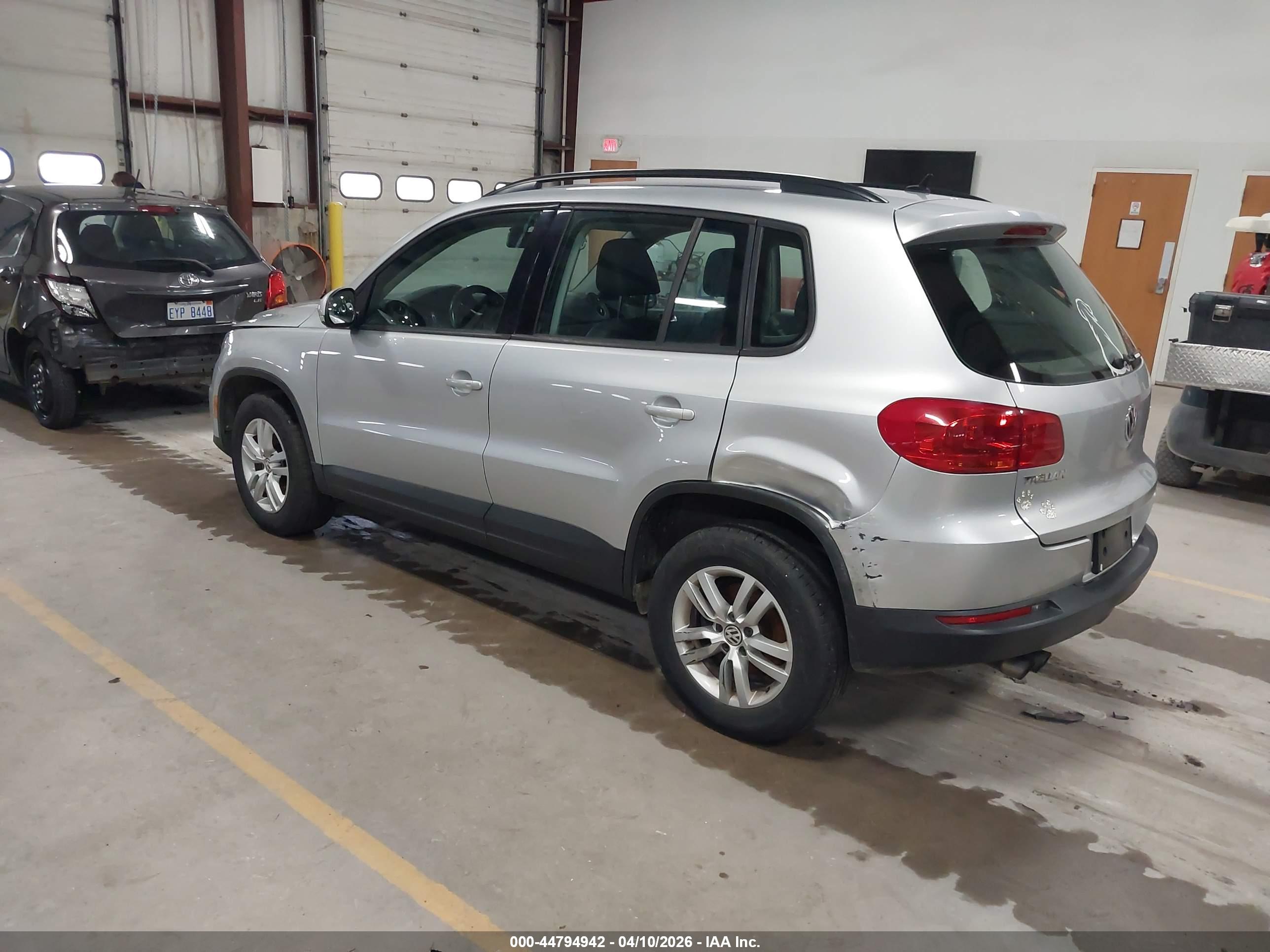 VOLKSWAGEN TIGUAN image 3
