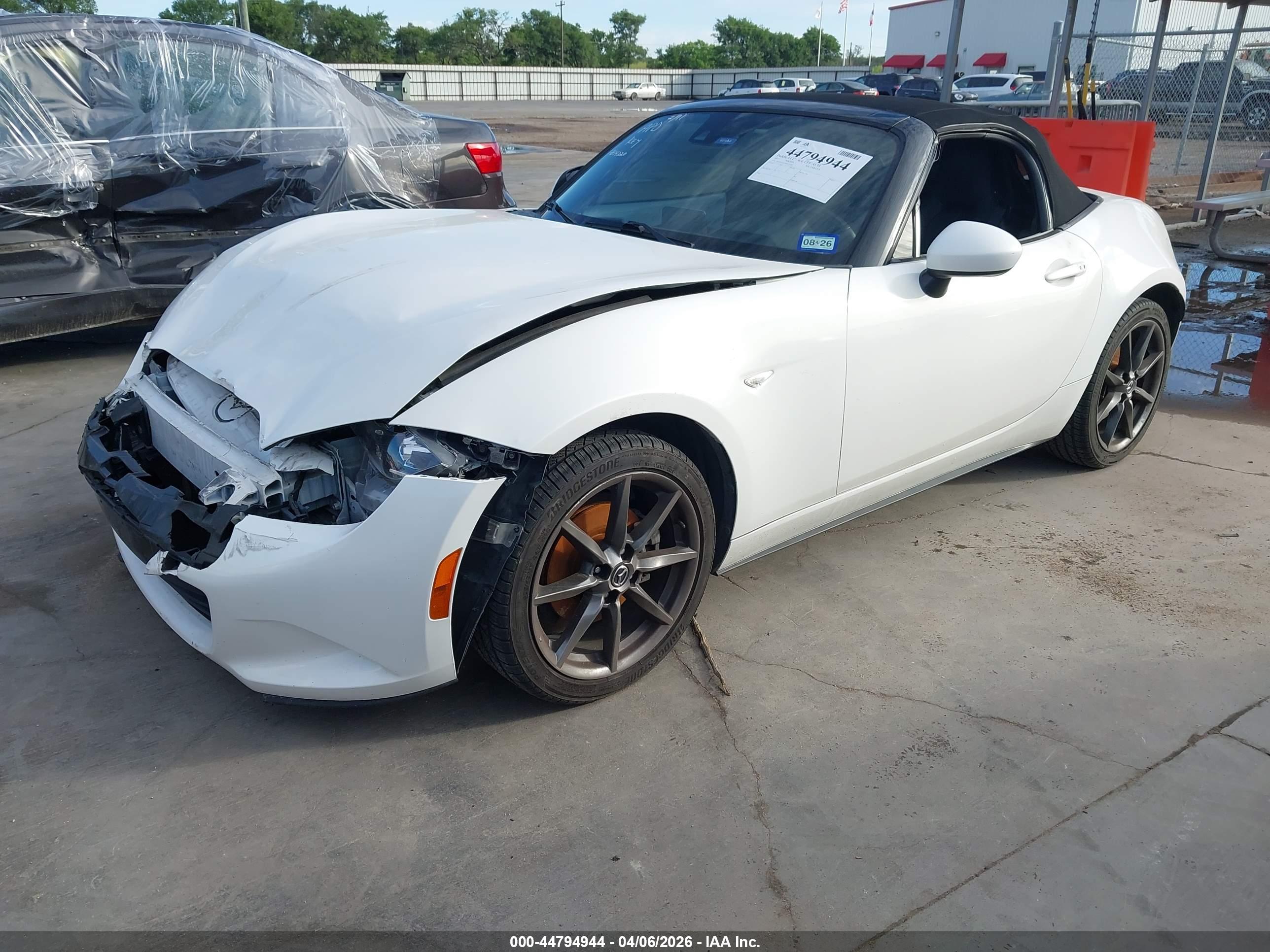 MAZDA MX-5 image 2