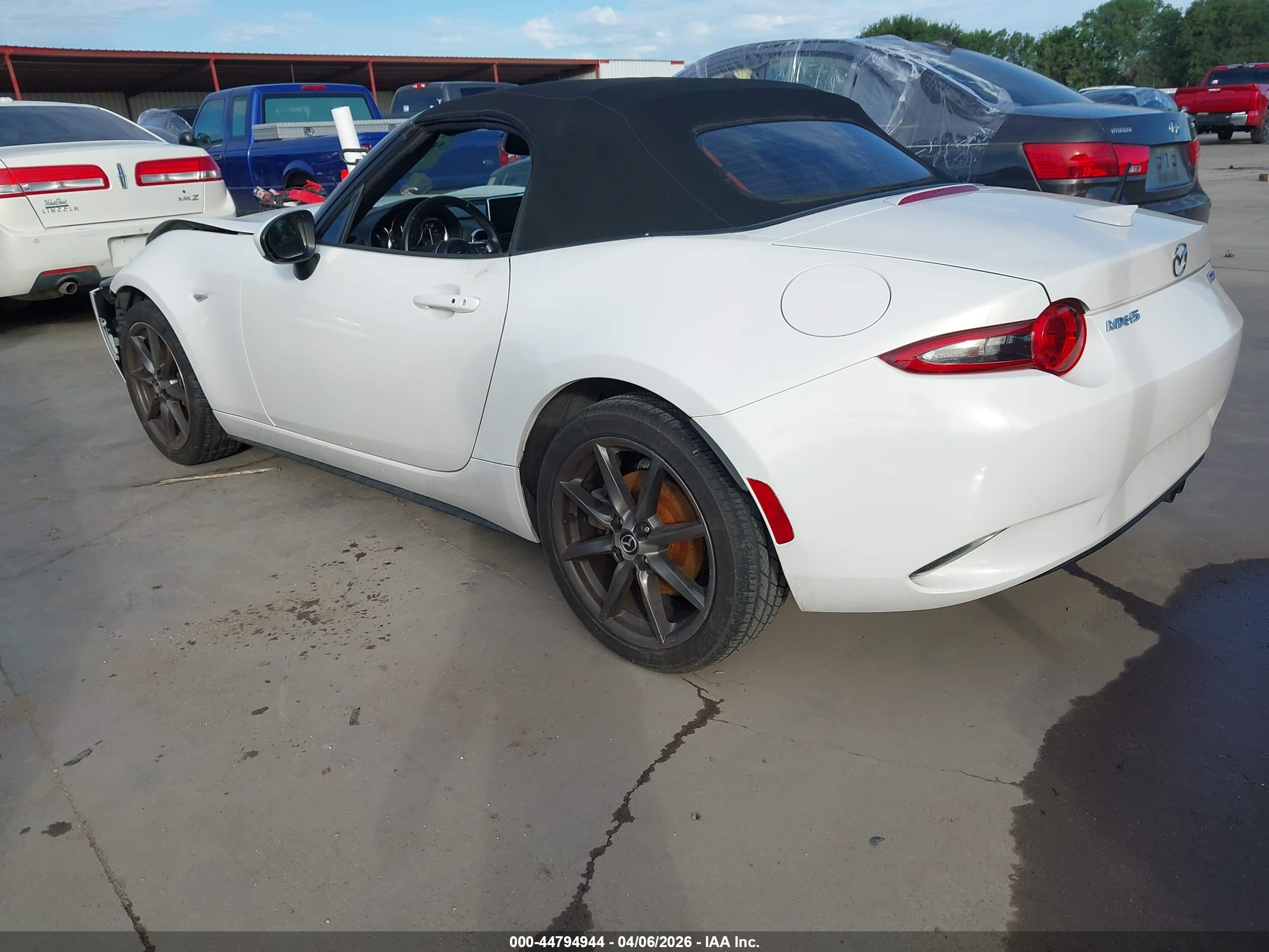 MAZDA MX-5 image 3