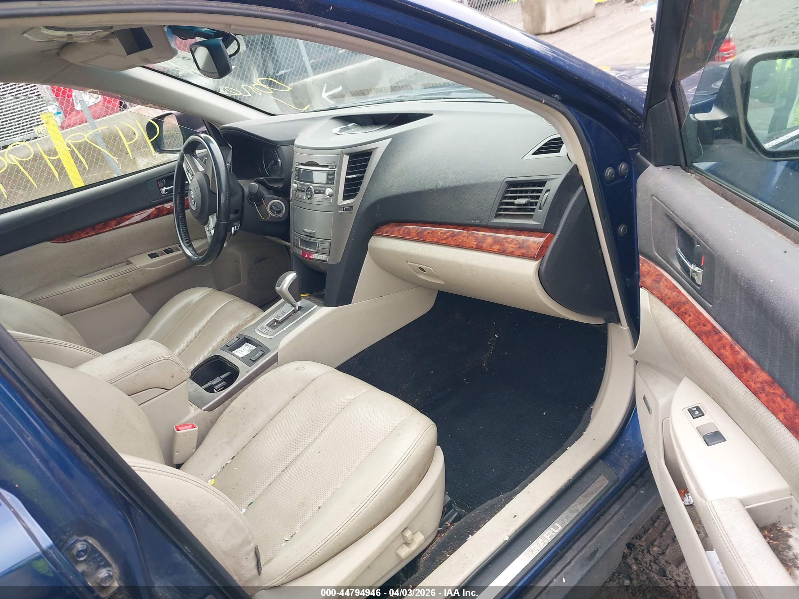 SUBARU OUTBACK image 5