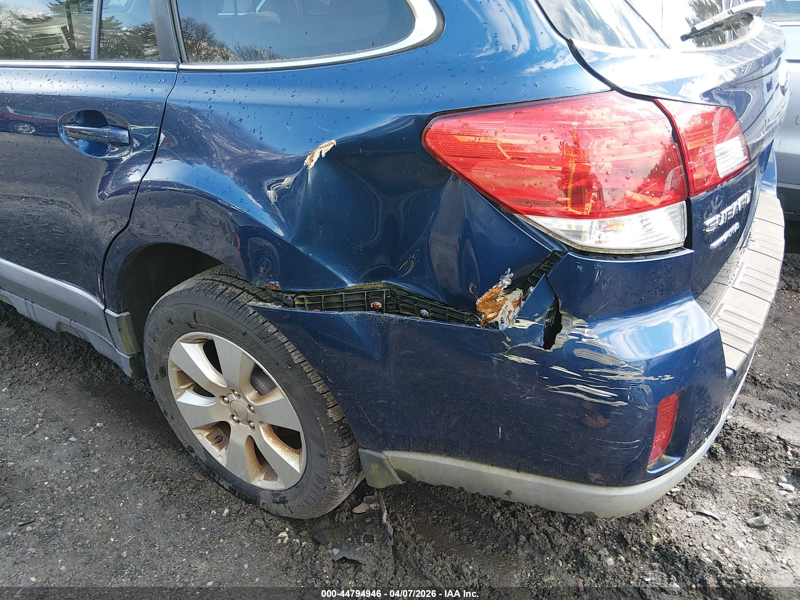 SUBARU OUTBACK image 6