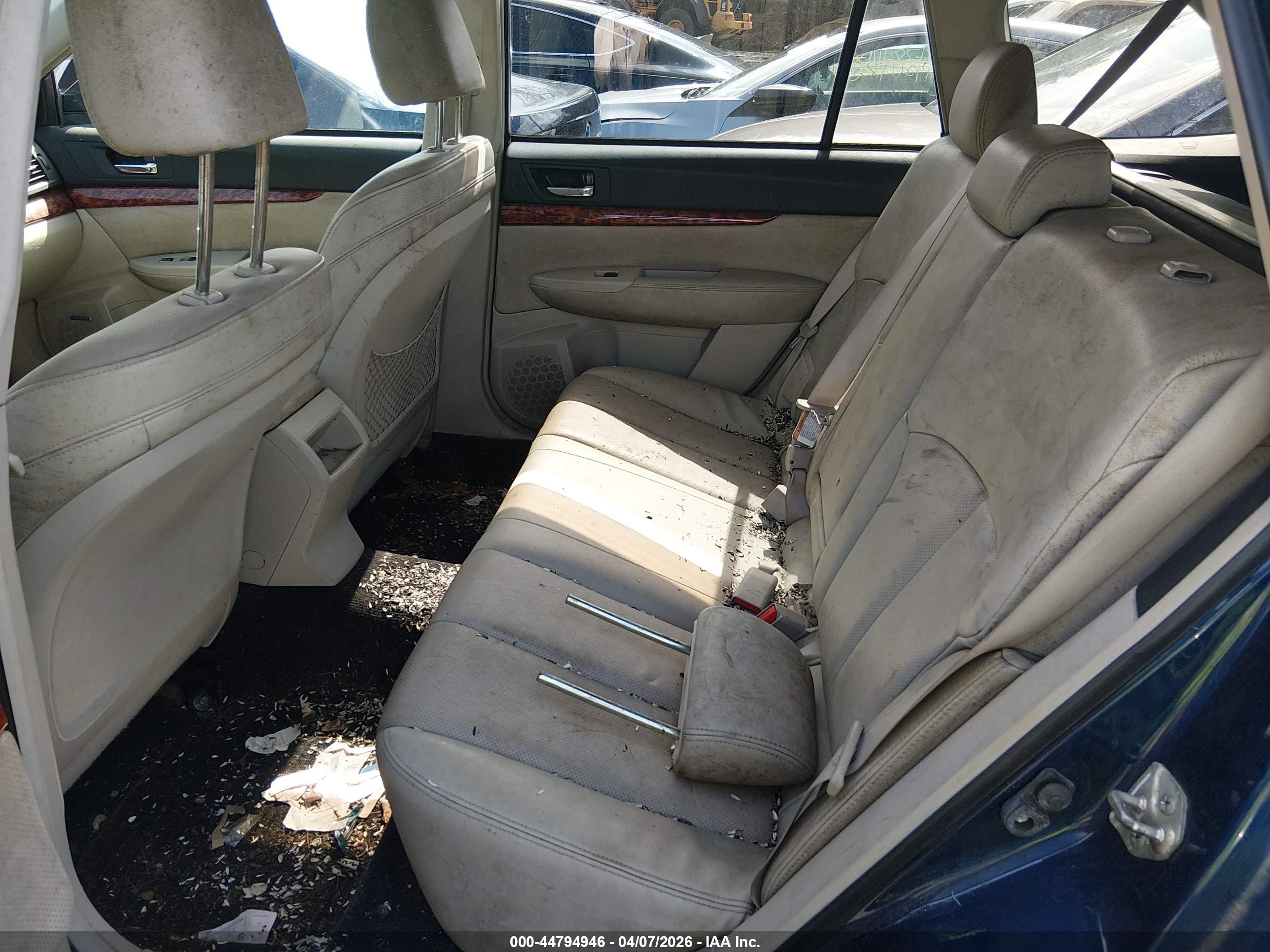 SUBARU OUTBACK image 8