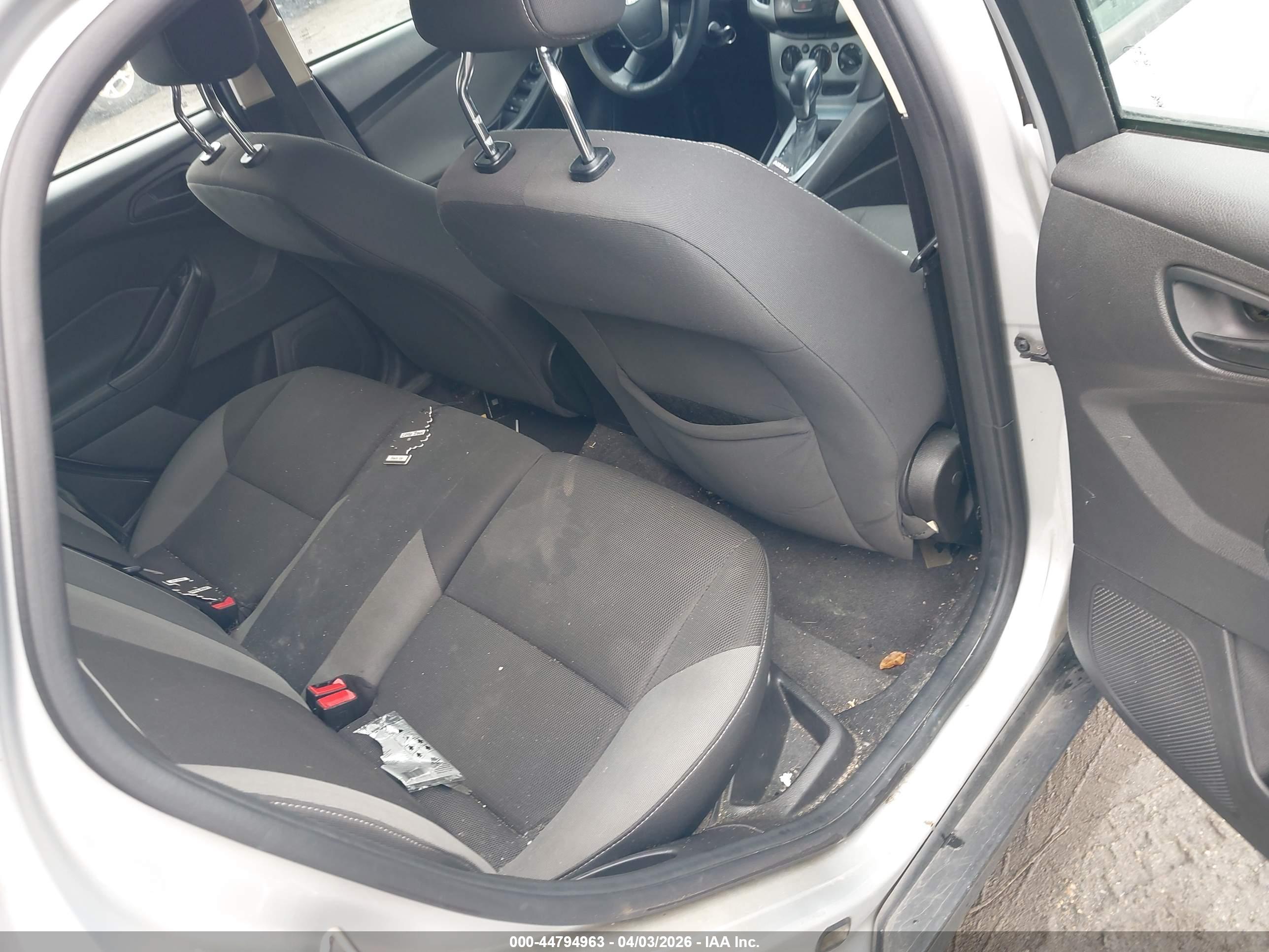 FORD FOCUS image 8
