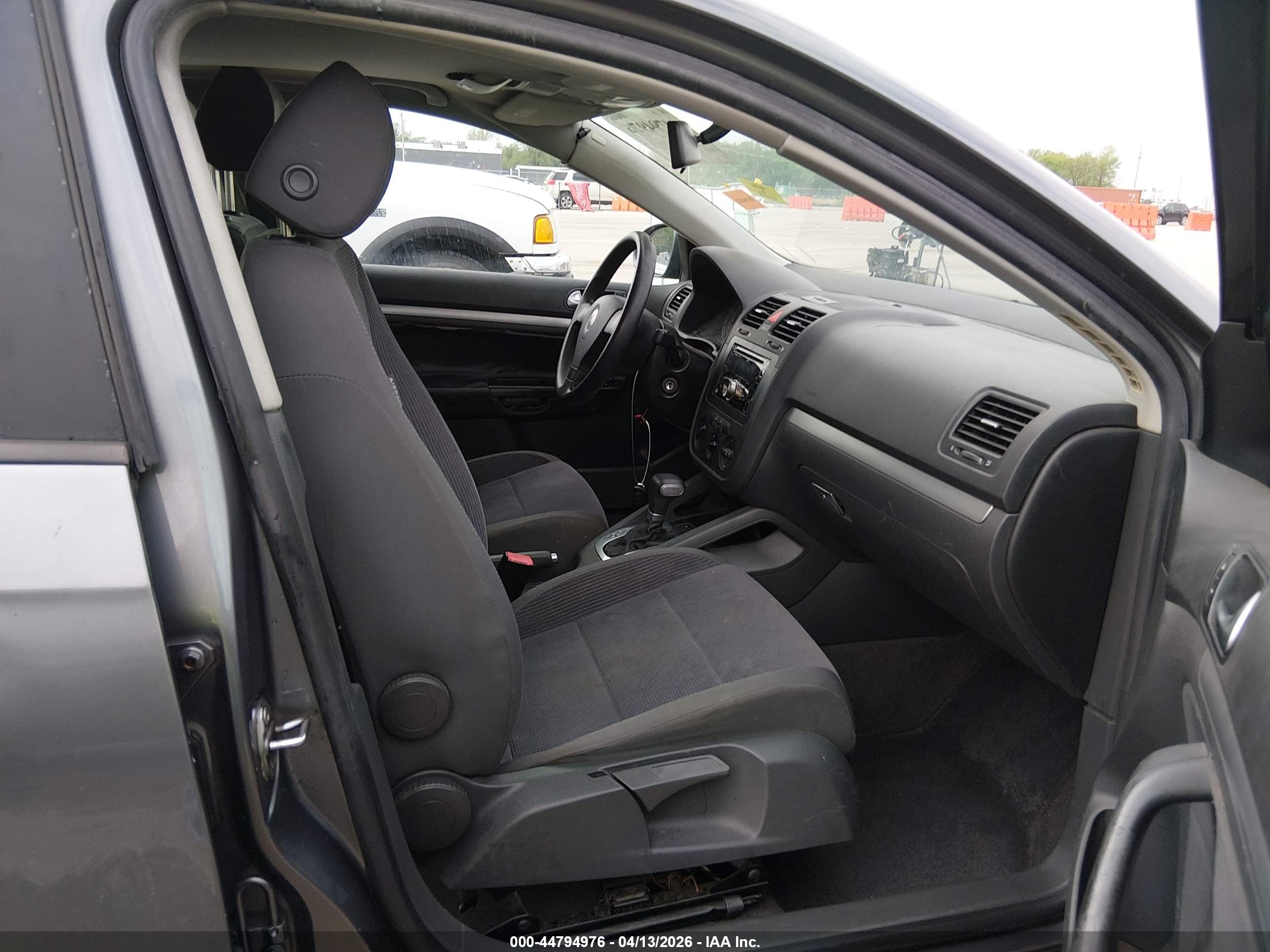 VOLKSWAGEN JETTA image 5