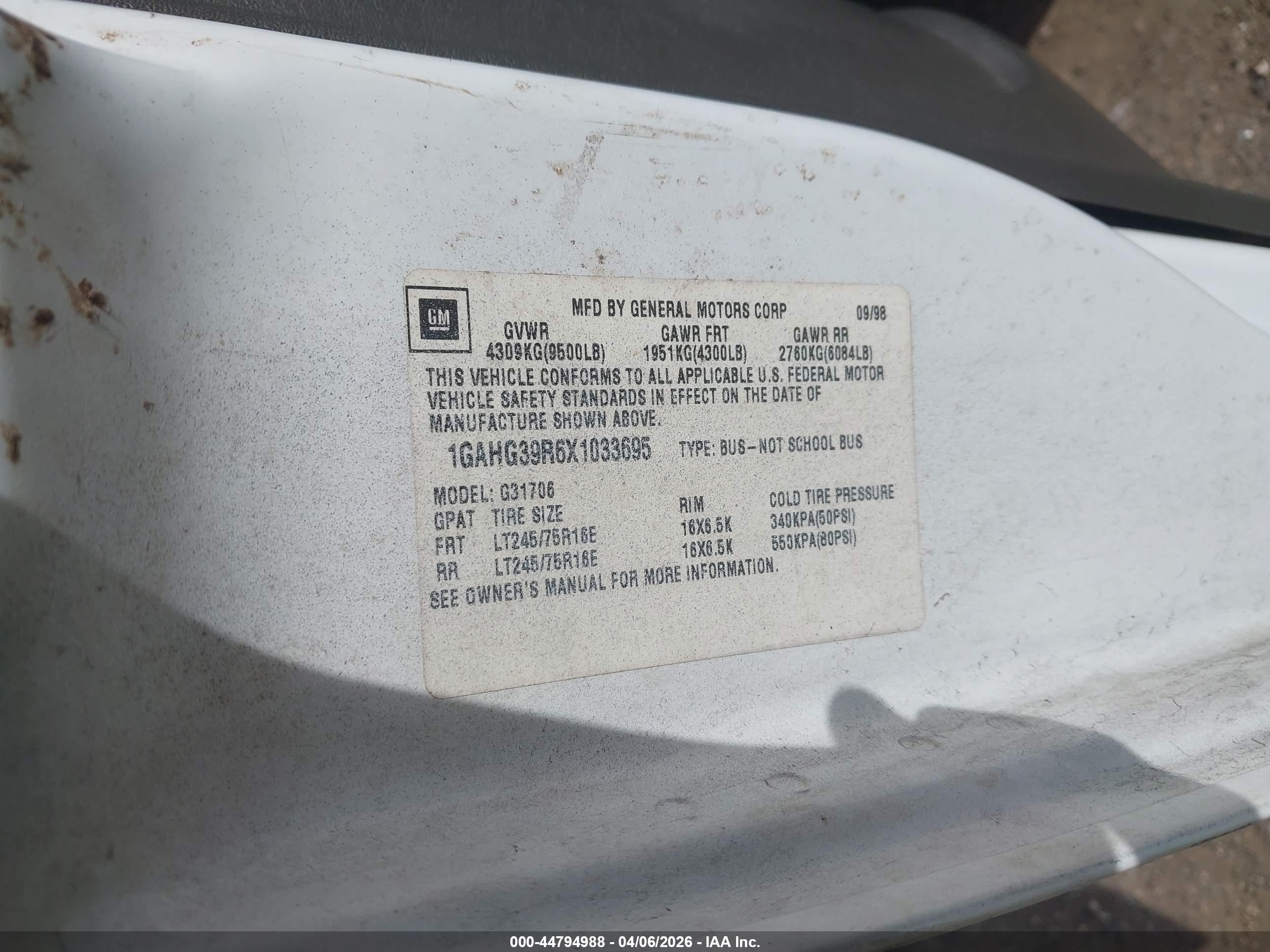 CHEVROLET EXPRESS image 9