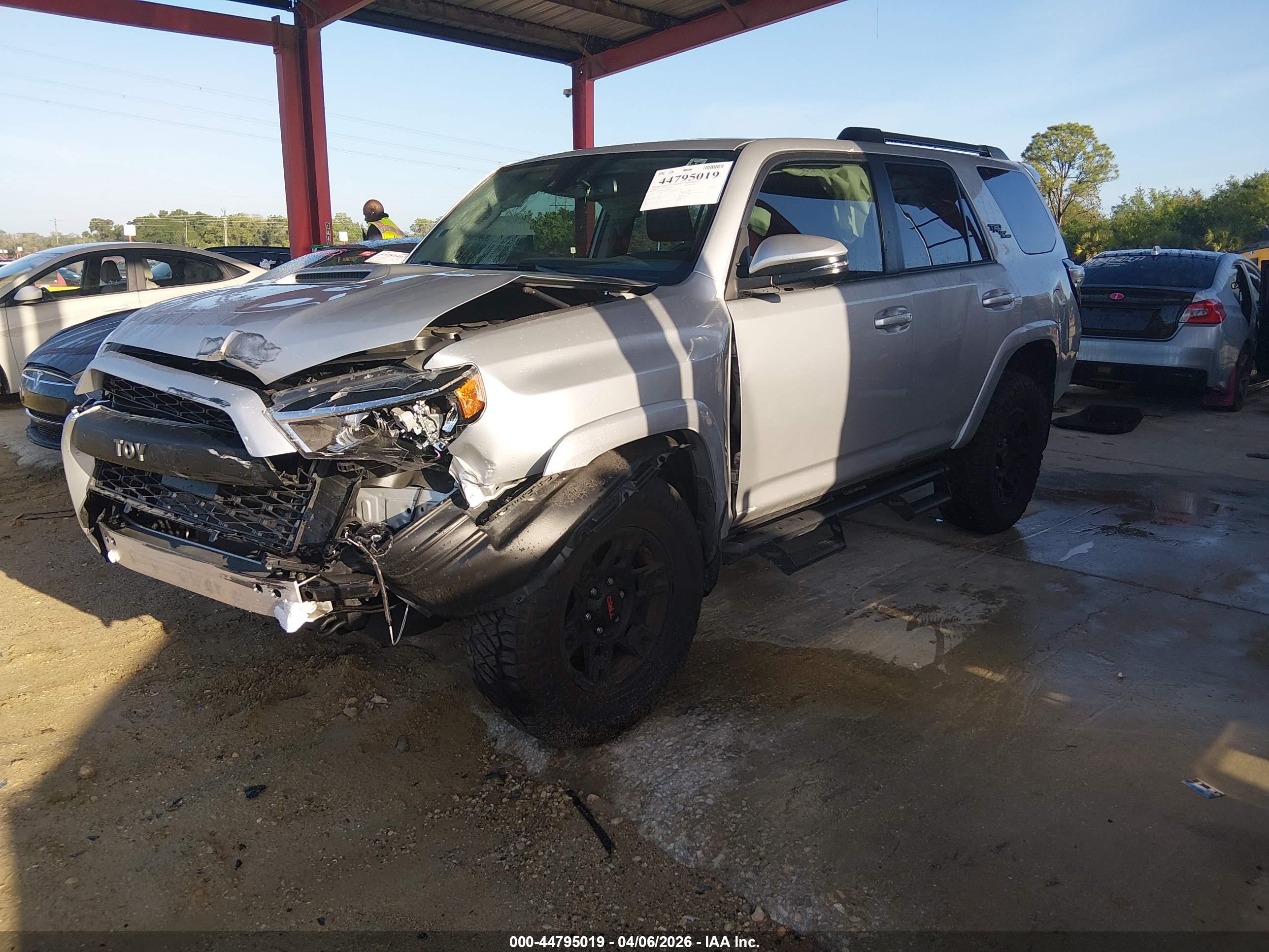 TOYOTA 4RUNNER image 2