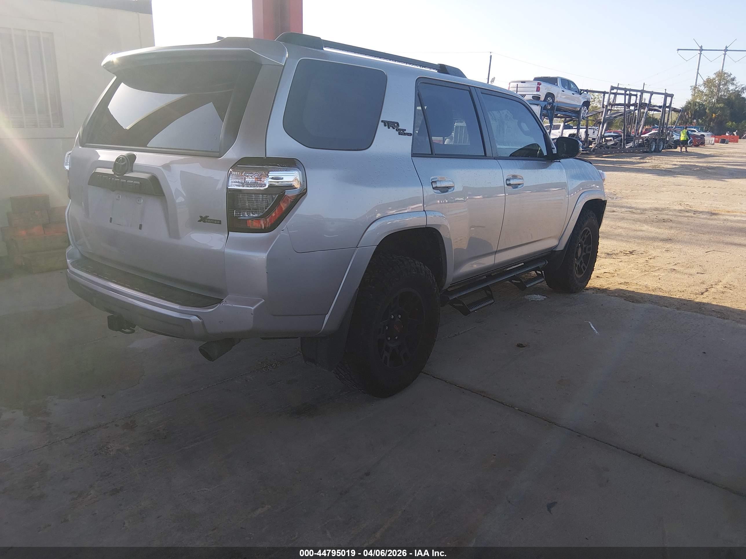 TOYOTA 4RUNNER image 4