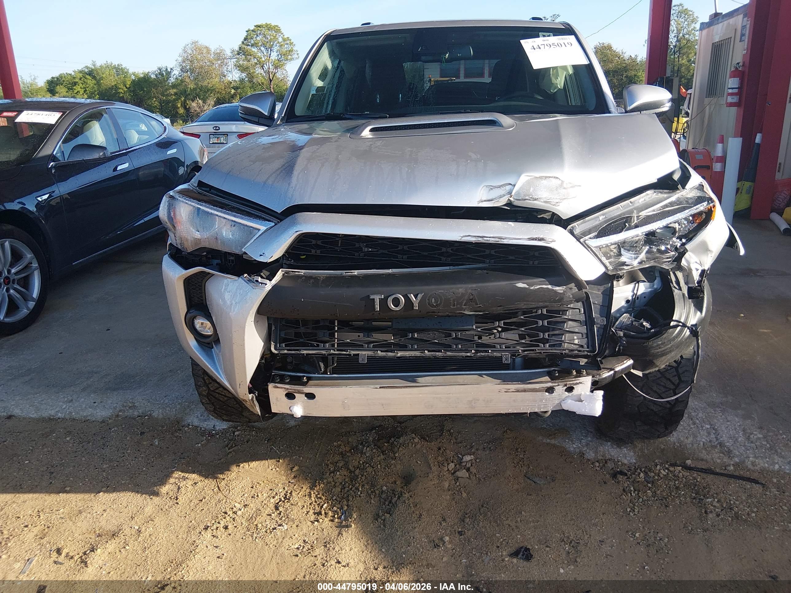 TOYOTA 4RUNNER image 6