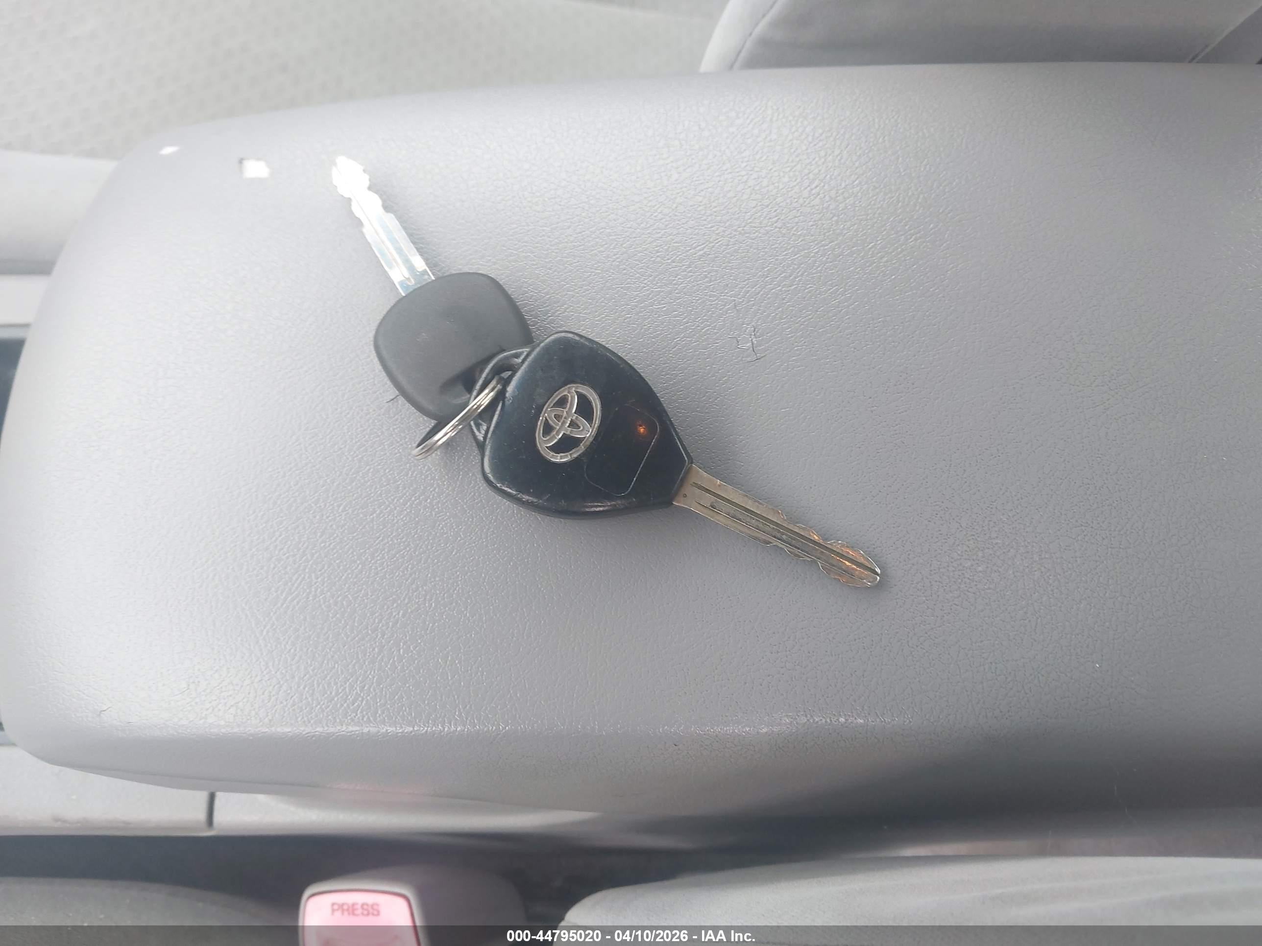 TOYOTA CAMRY image 11