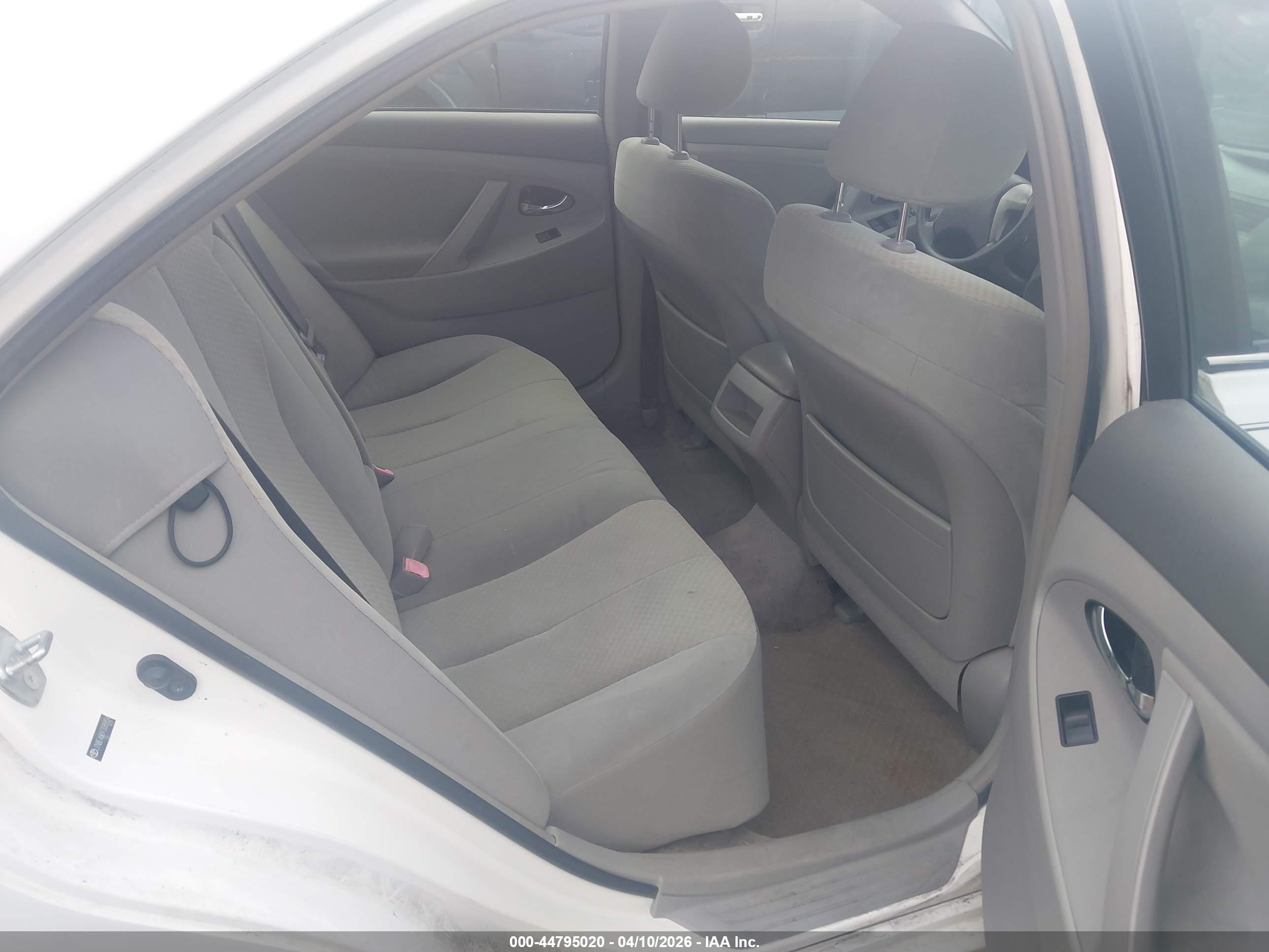 TOYOTA CAMRY image 8