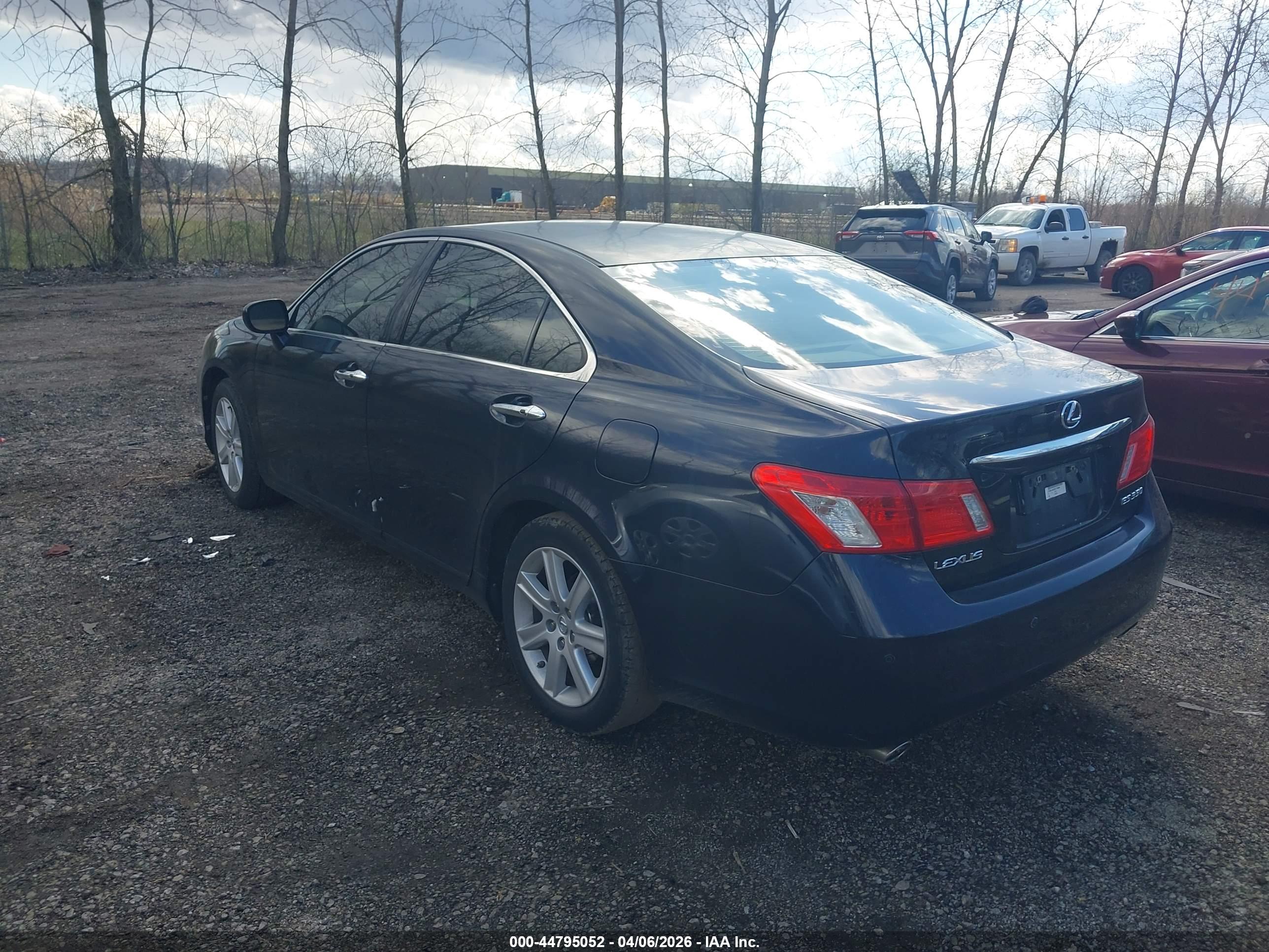 LEXUS ES image 3