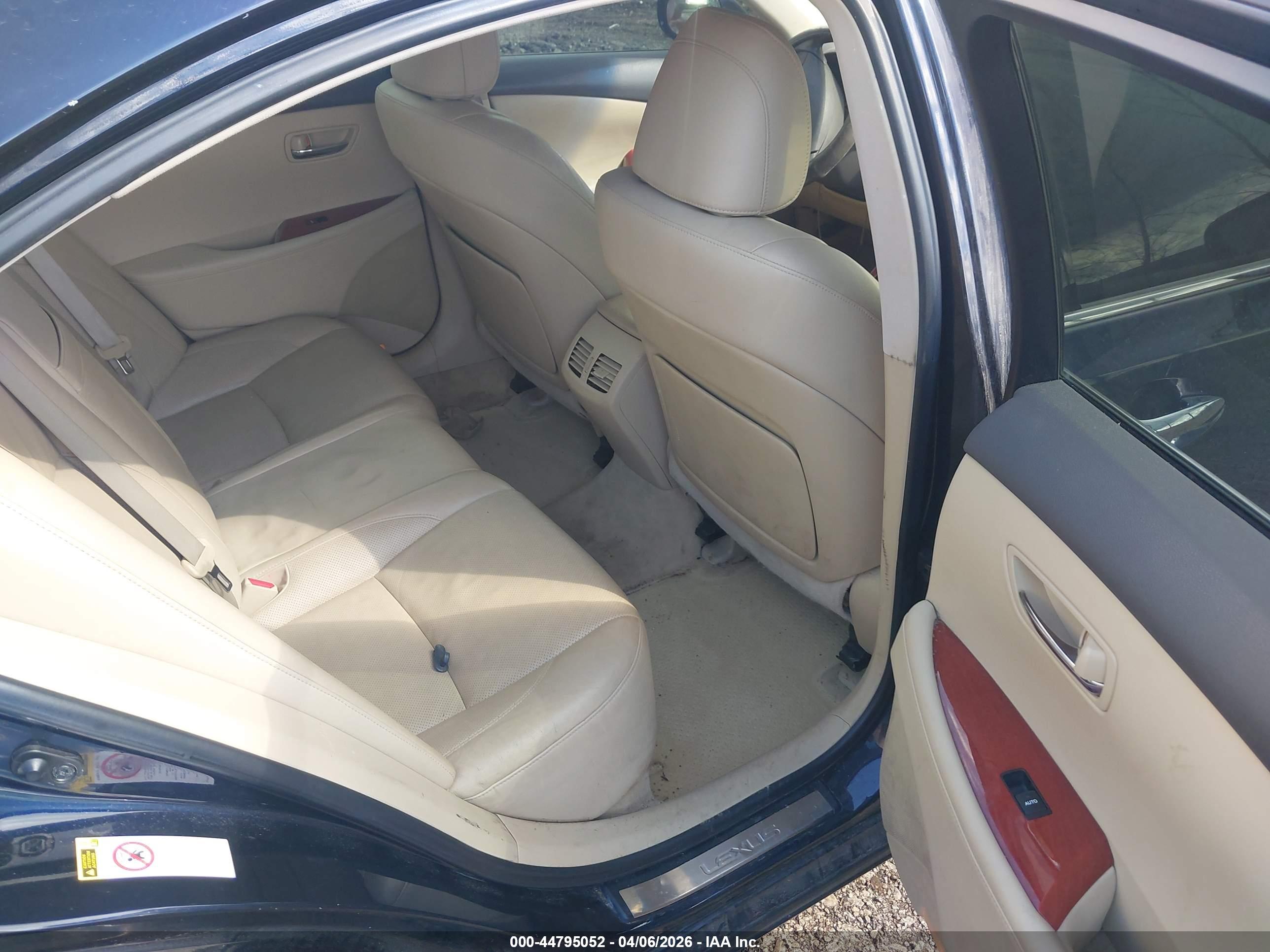 LEXUS ES image 8