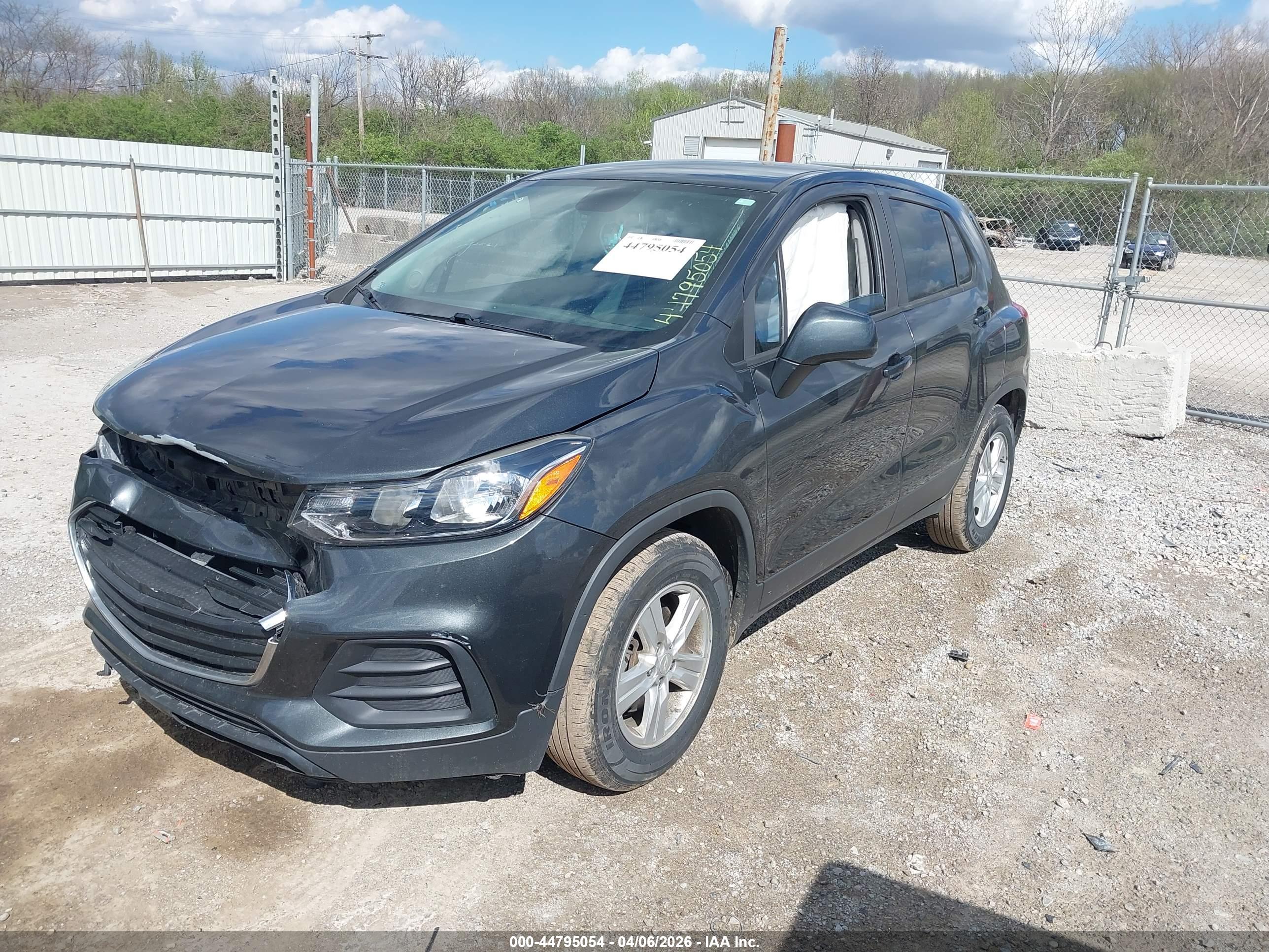 CHEVROLET TRAX image 2