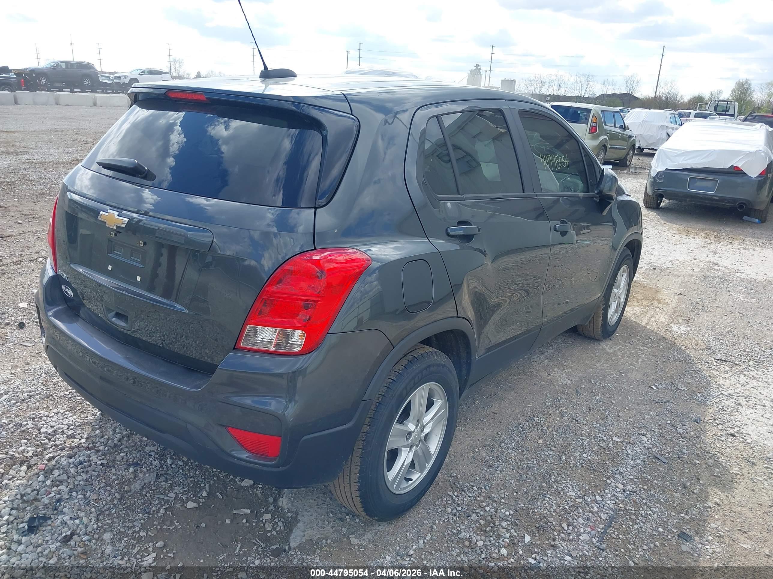 CHEVROLET TRAX image 4
