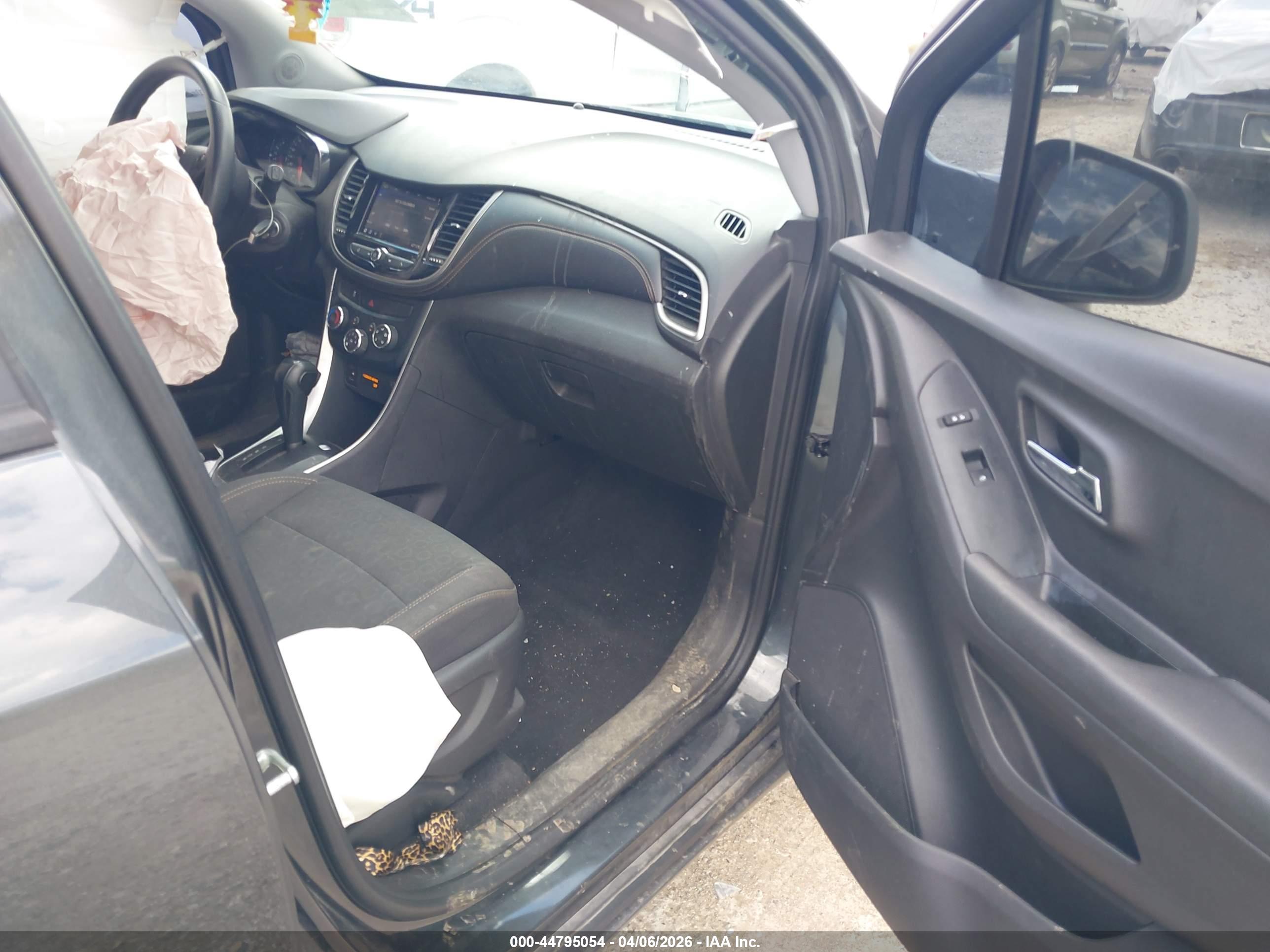 CHEVROLET TRAX image 5