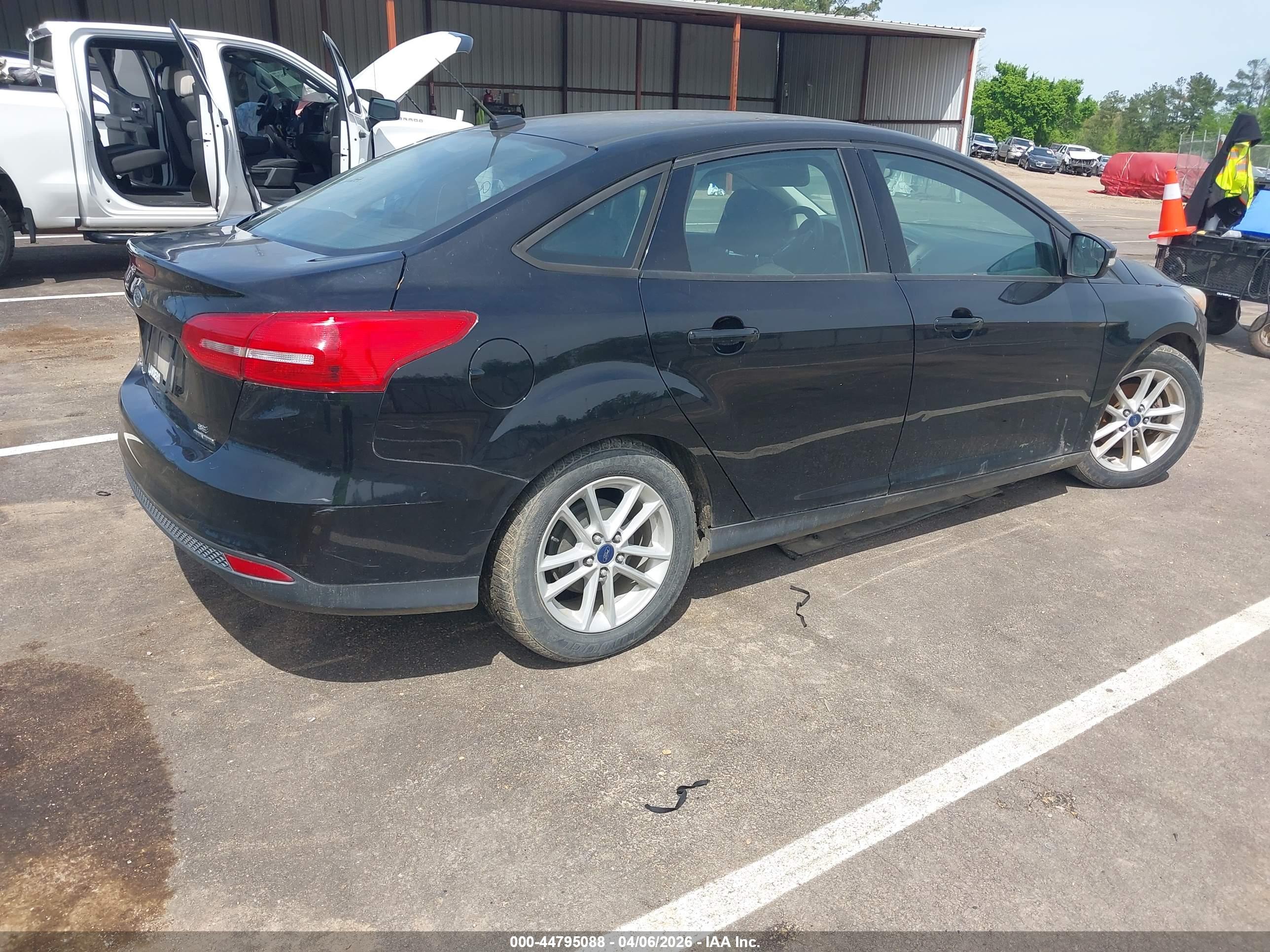 FORD FOCUS image 4