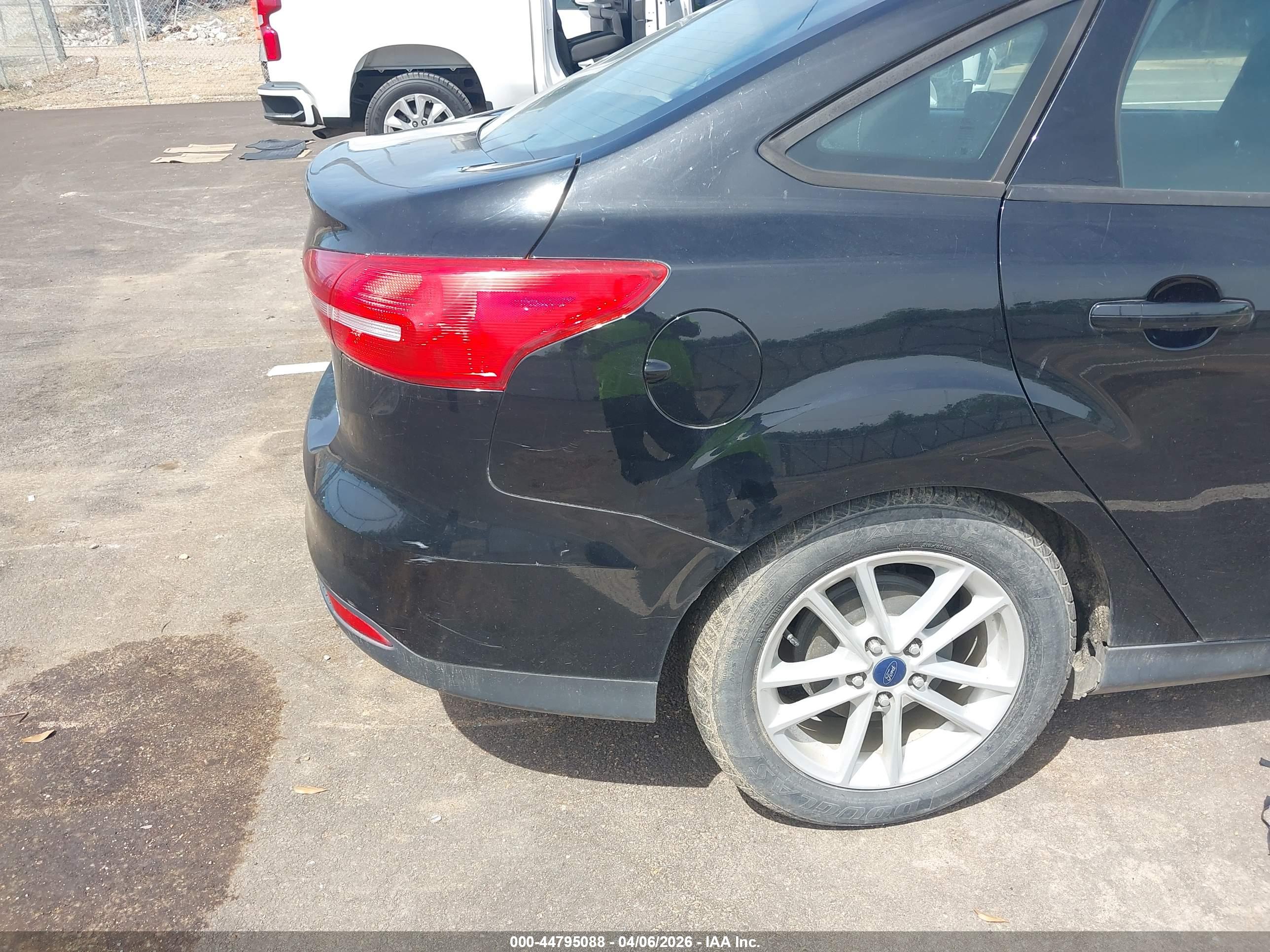 FORD FOCUS image 6