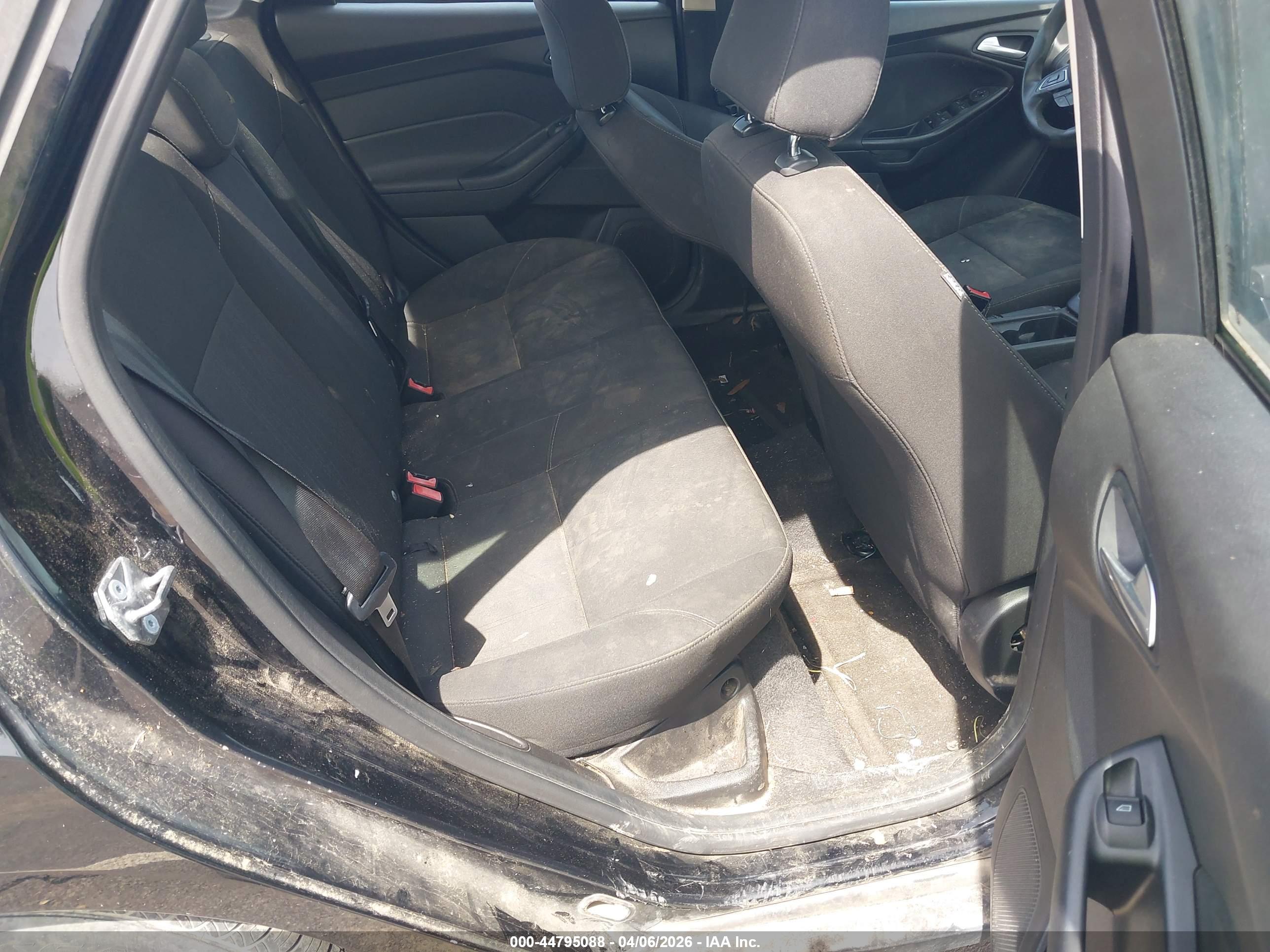 FORD FOCUS image 8