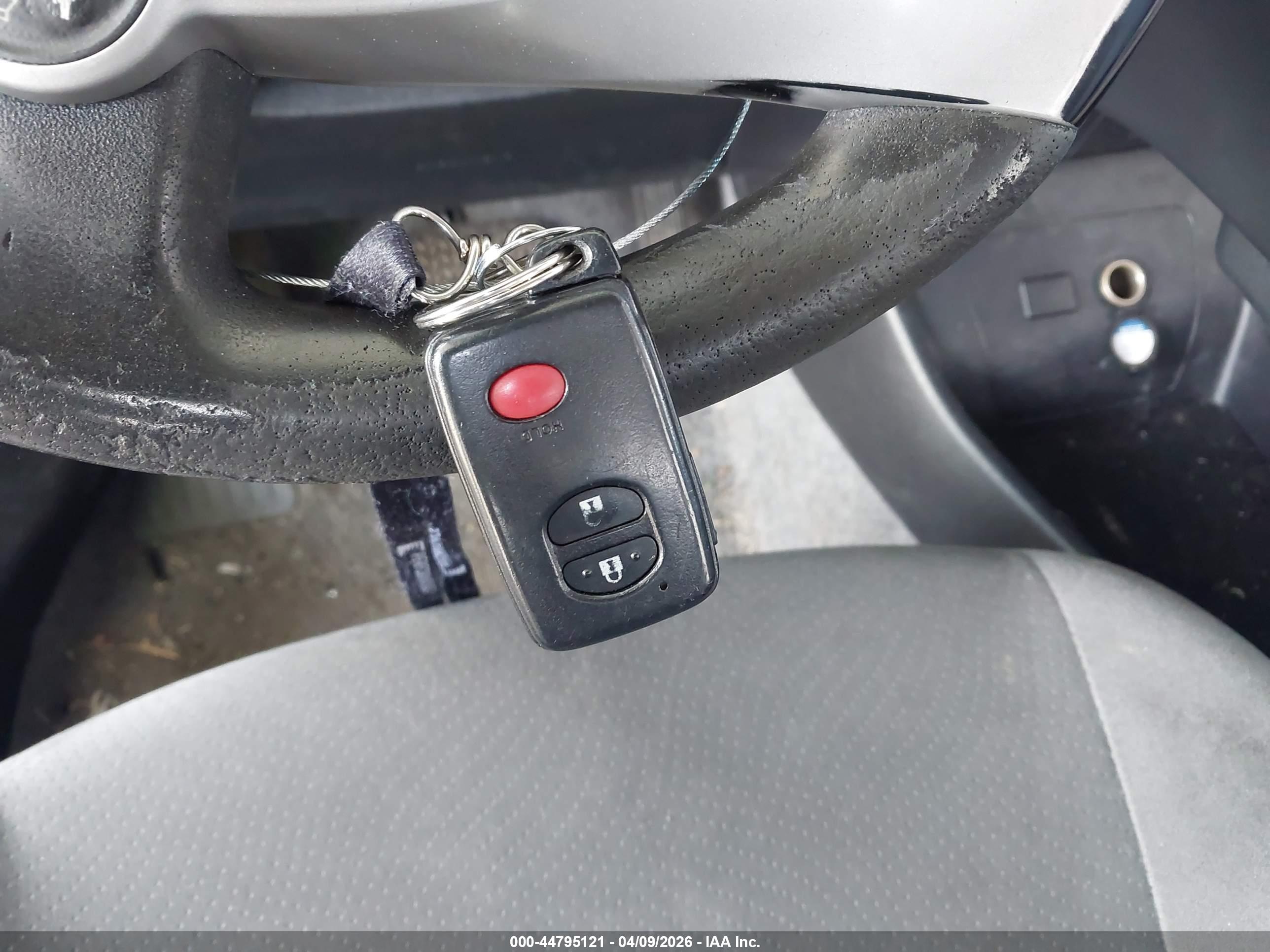 TOYOTA PRIUS image 11