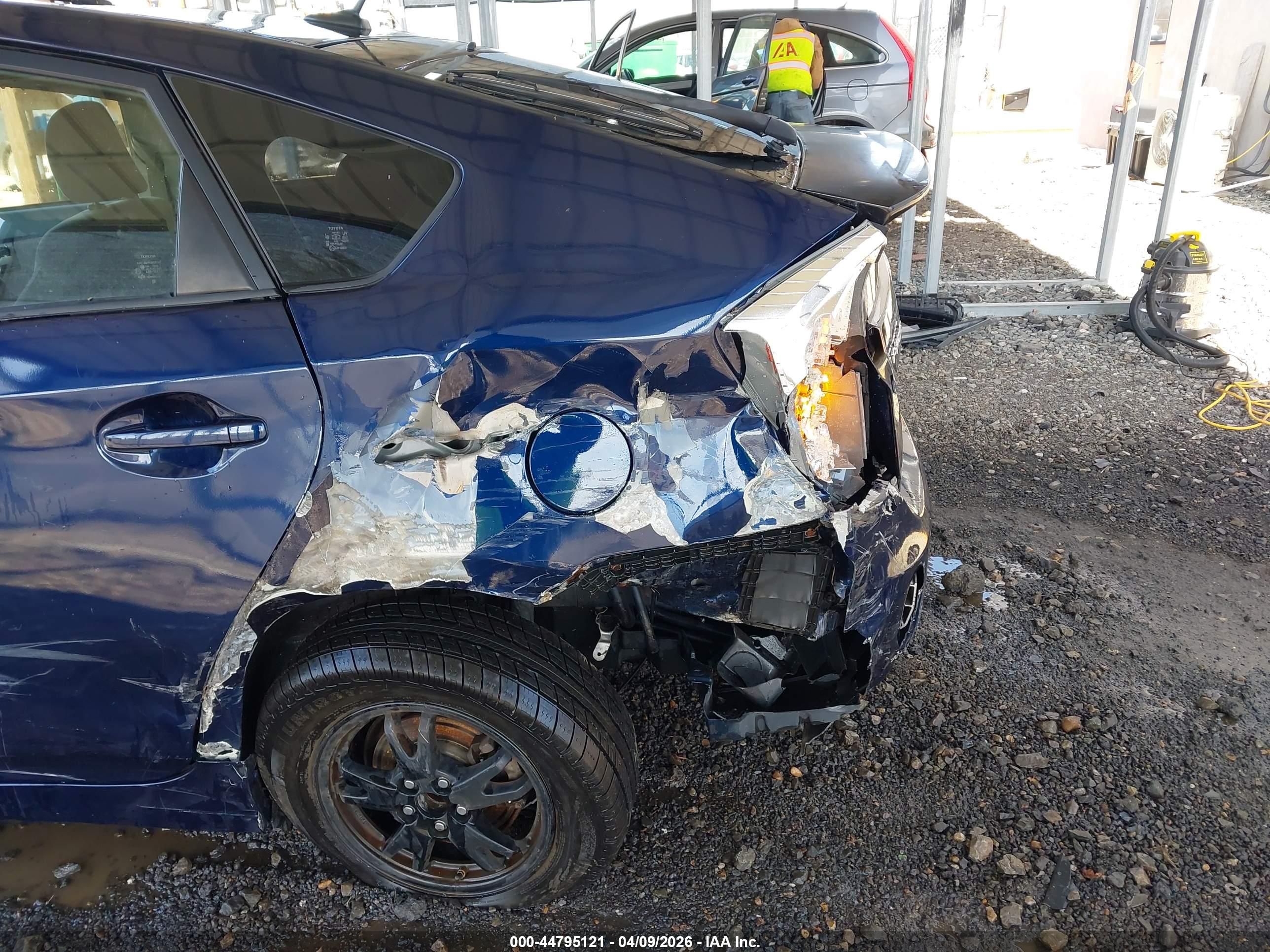 TOYOTA PRIUS image 6