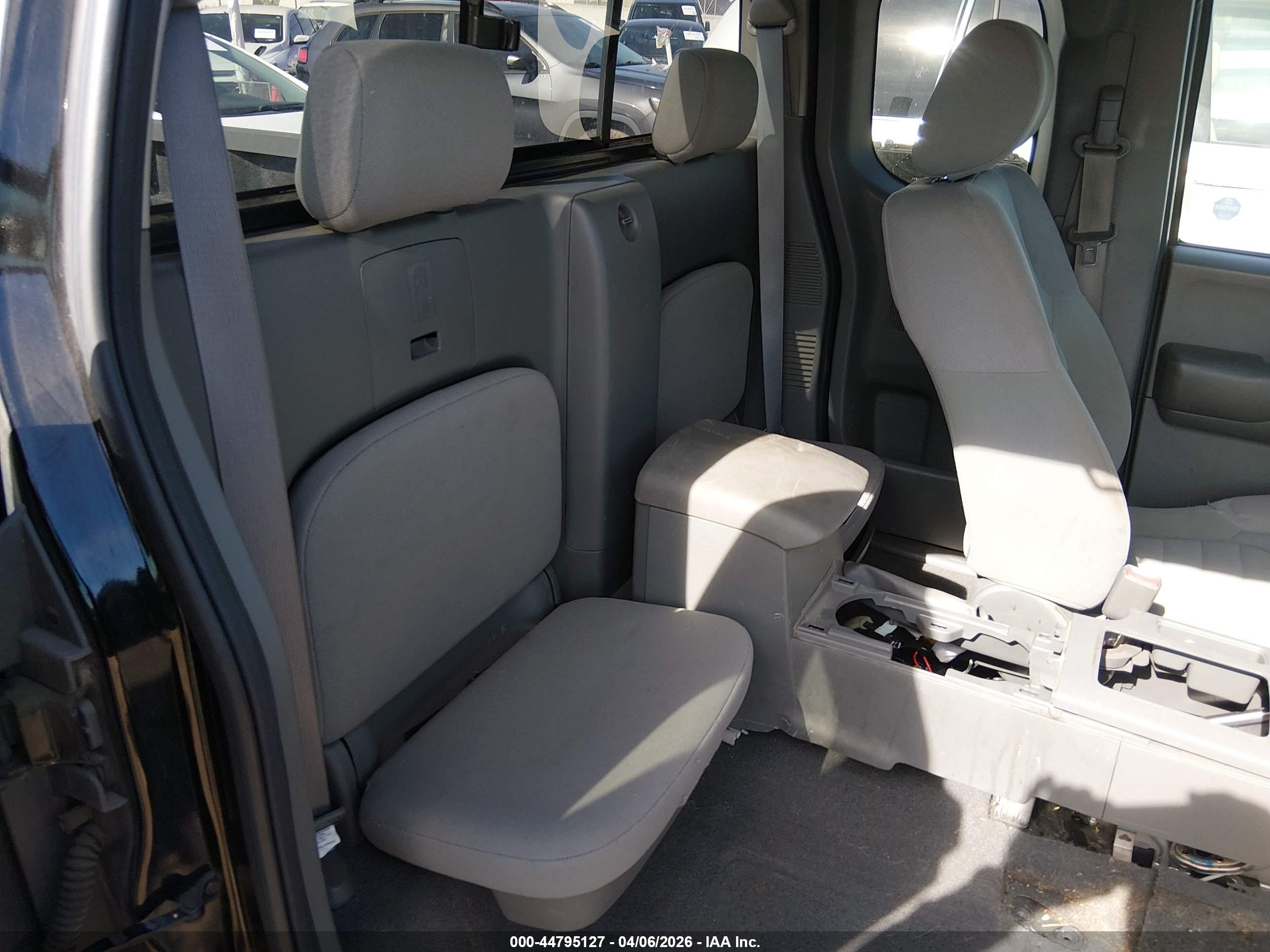 NISSAN FRONTIER image 8