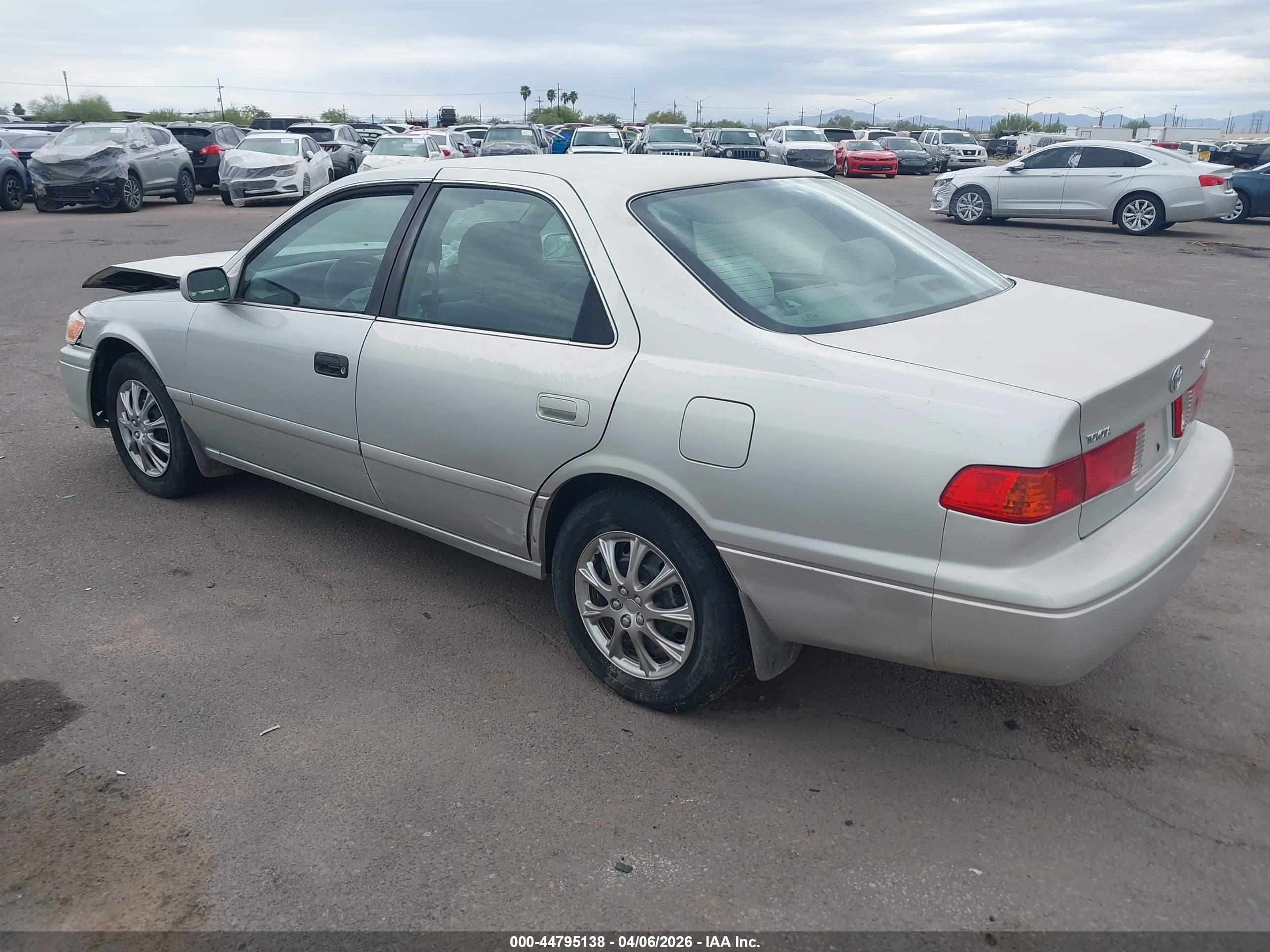 TOYOTA CAMRY image 3