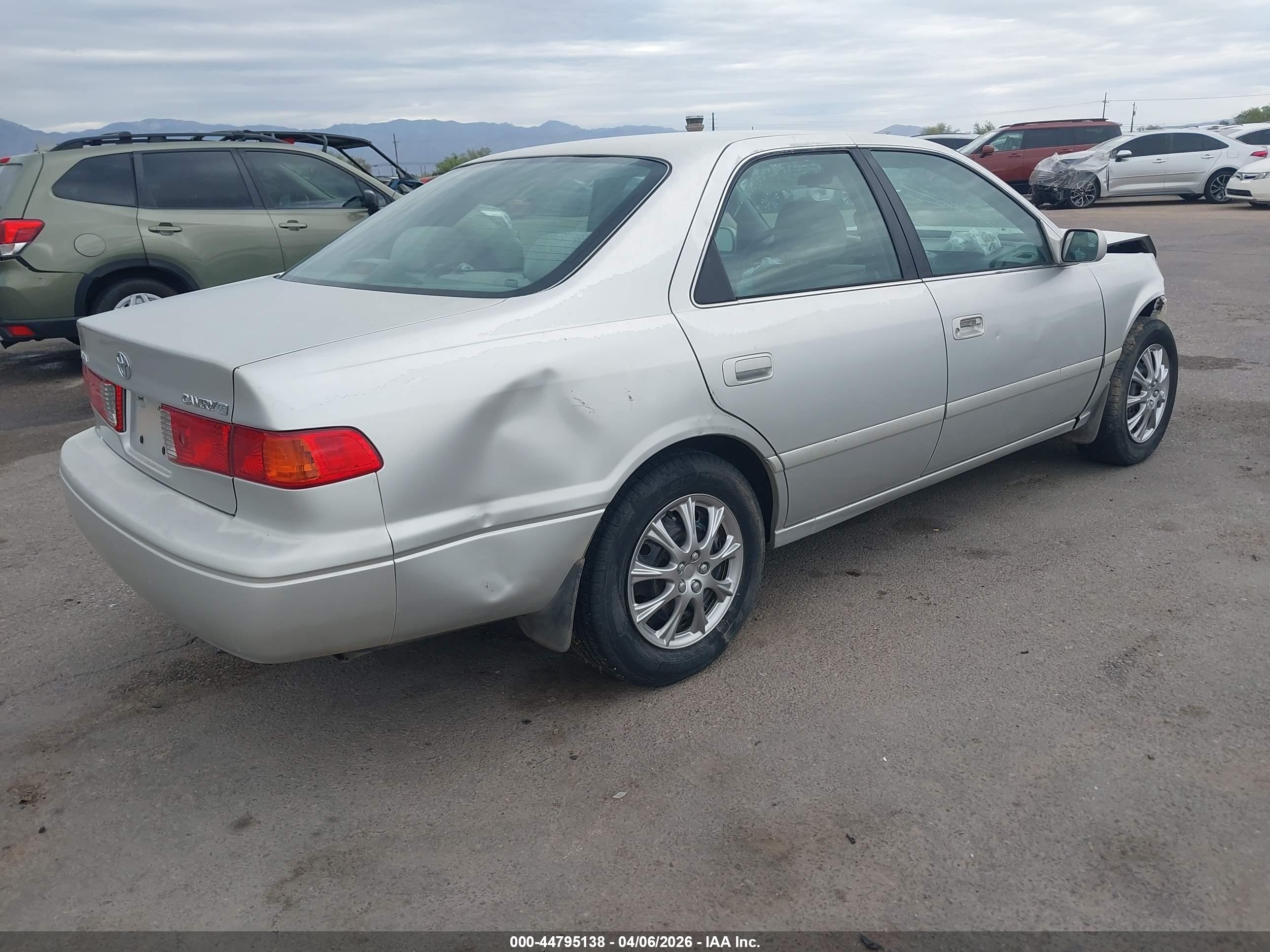 TOYOTA CAMRY image 4